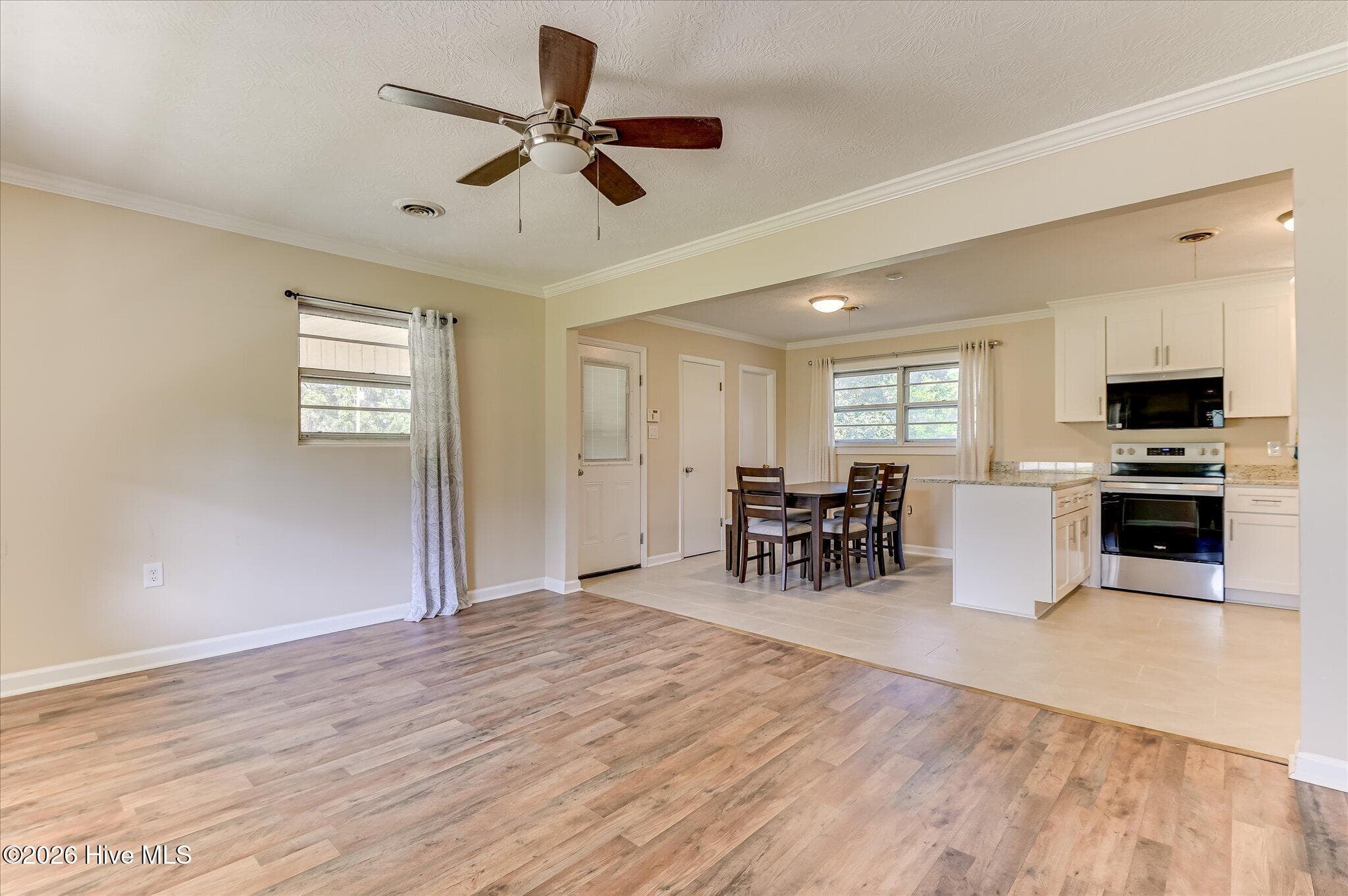 Single Family Residence at 301 Edgewood Drive, North Augusta, SC 29841, North Augusta, photo 7 of 37