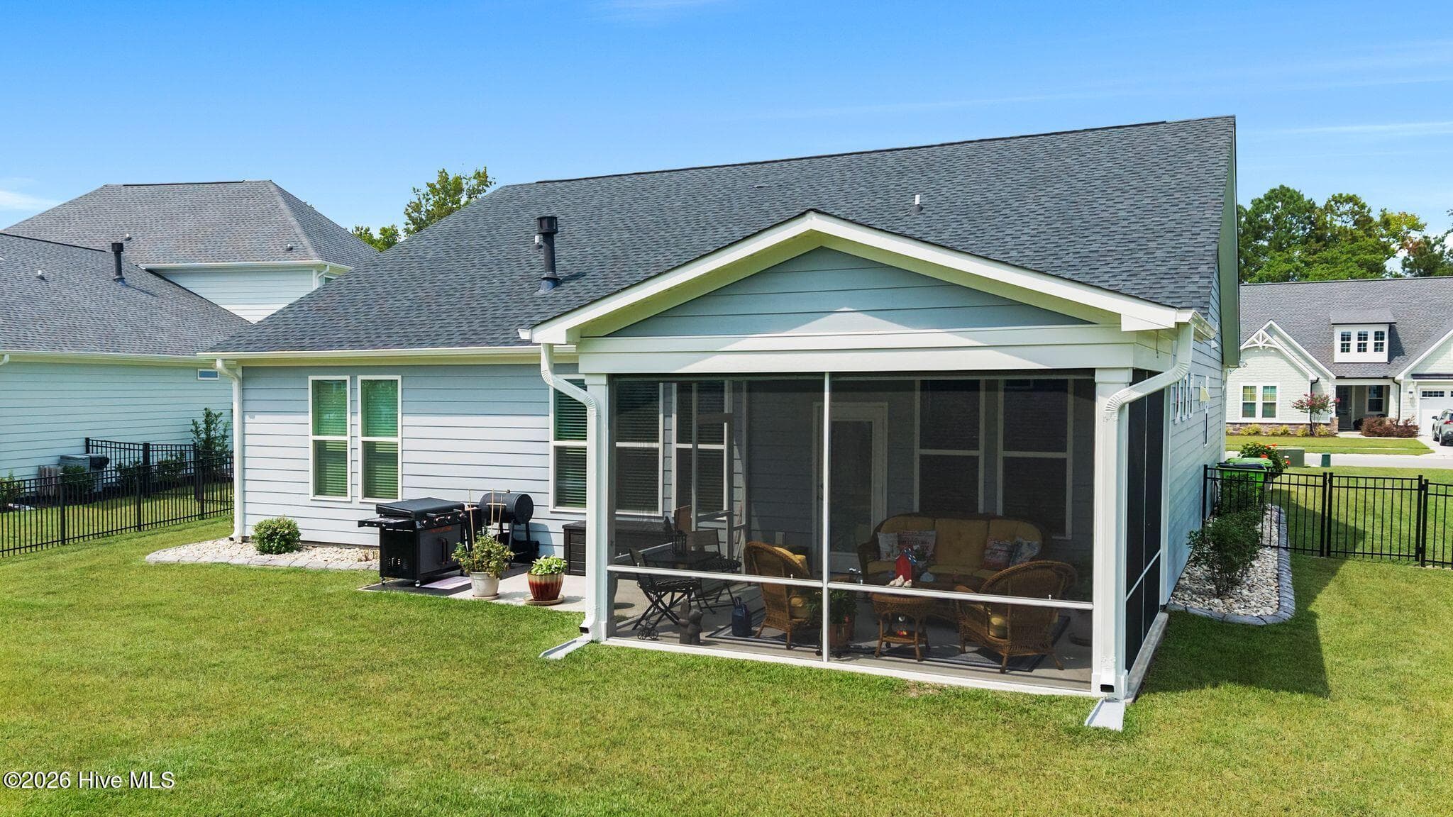 Single Family Residence at 302 Sailor Sky Way, Hampstead, NC 28443, photo 6 of 7