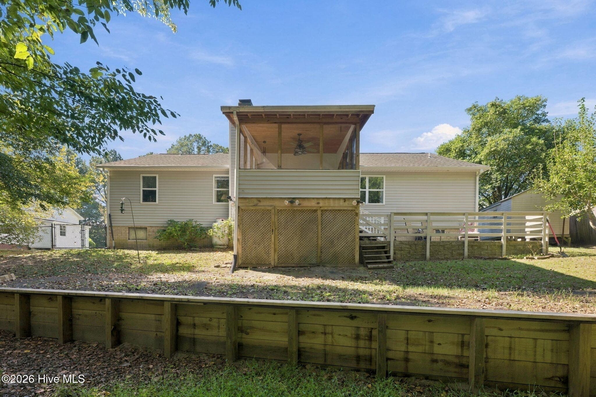 add'l storage area under screened porch - 3910 Yarmouth Road, New Bern, NC 28562