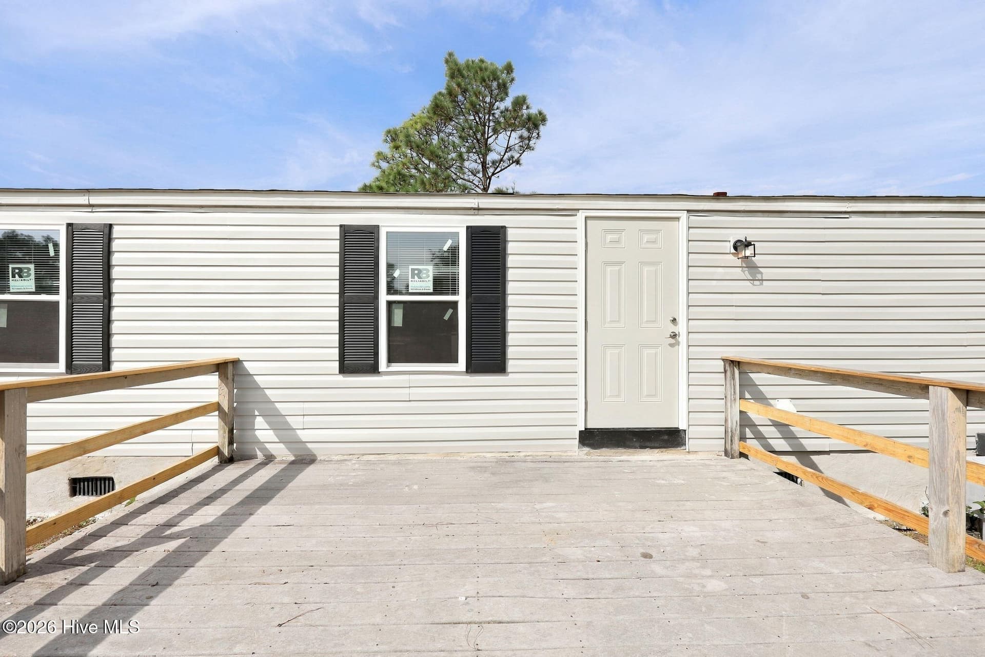 Manufactured Home at 322 N Winchester Lane, Hubert, NC 28539, photo 7 of 65