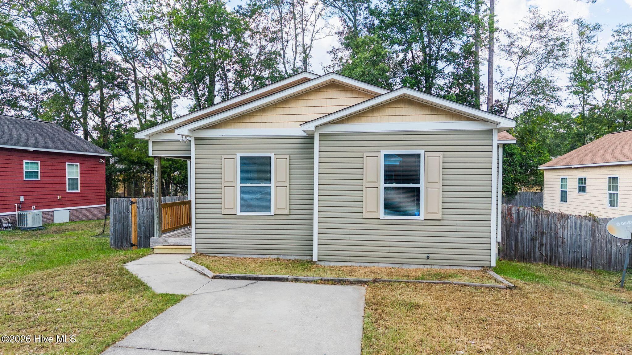 Single Family Residence at 3913 Prices Lane, Wilmington, NC 28405, photo 3 of 56