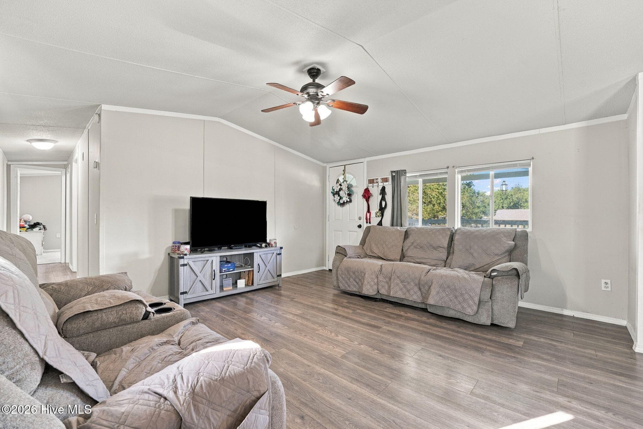Manufactured Home at 135 Meadow Lane, Hamlet, NC 28345, photo 10 of 38