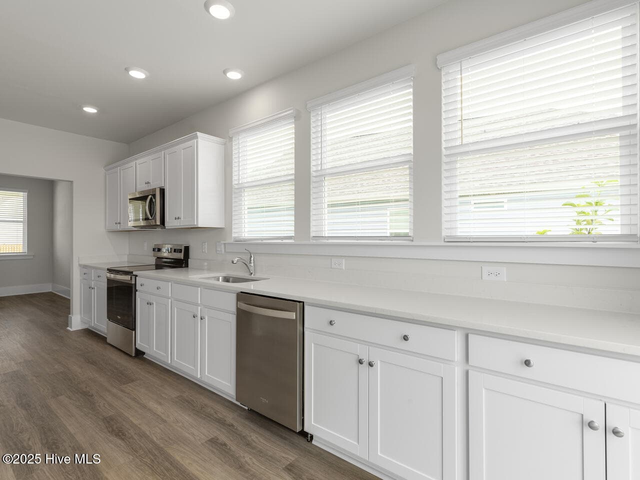 Single Family Residence at 516 Bogue View Road Lot 51, Hubert, NC 28539, photo 12 of 49