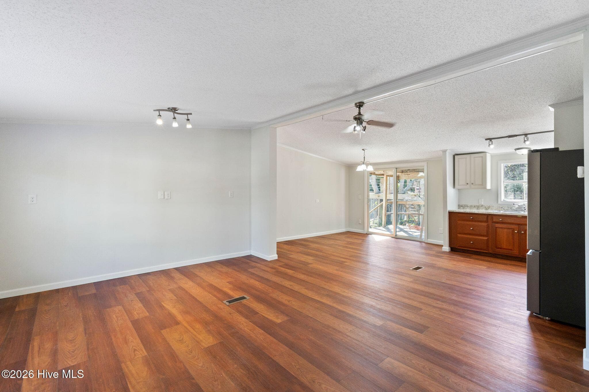 Manufactured Home at 6140 Carolina Beach Road Trlr 28, Wilmington, NC 28412, photo 12 of 54