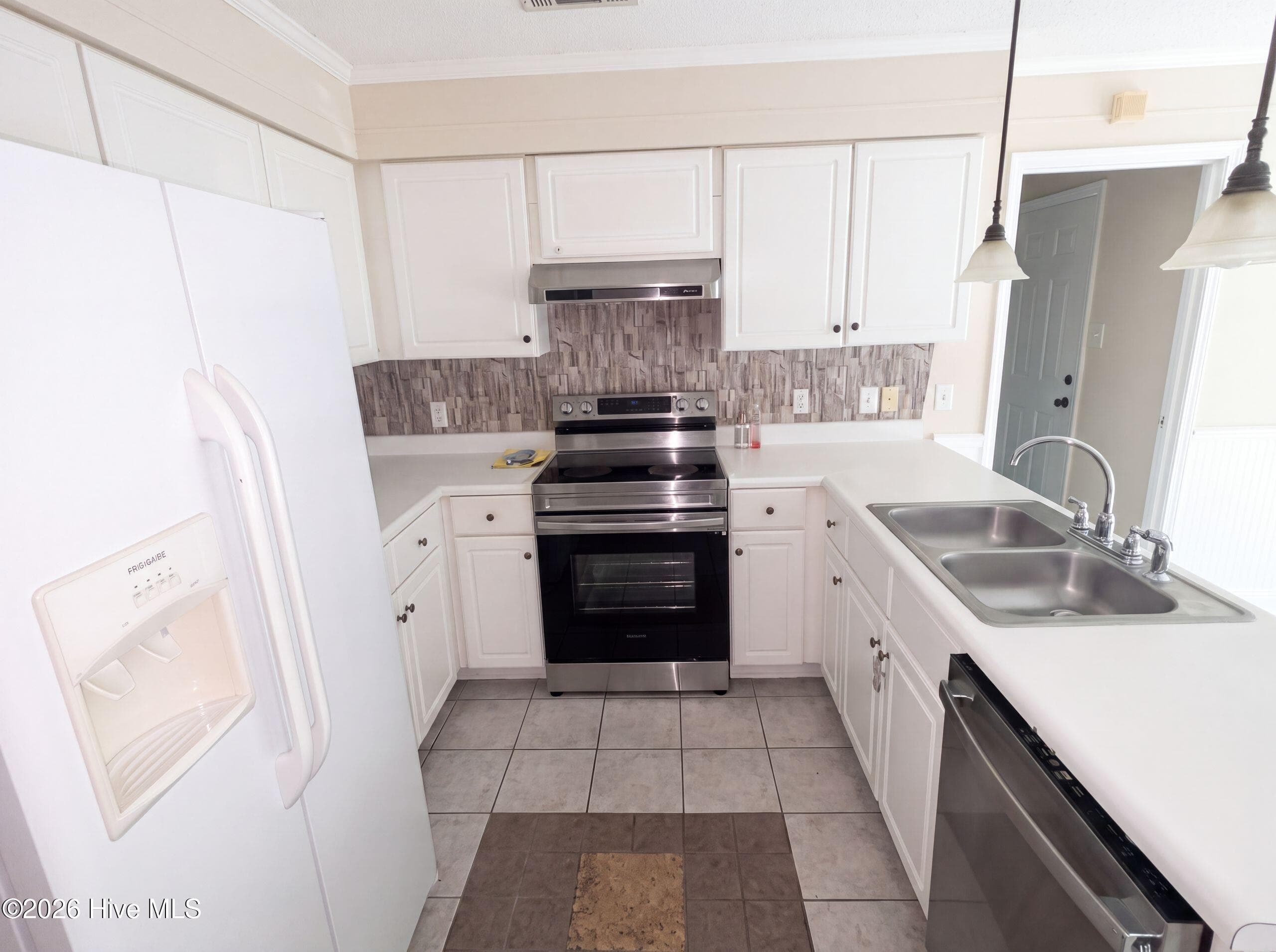 Single Family Residence at 101 Settlement Way, Wilmington Island, GA 31410, photo 7 of 27