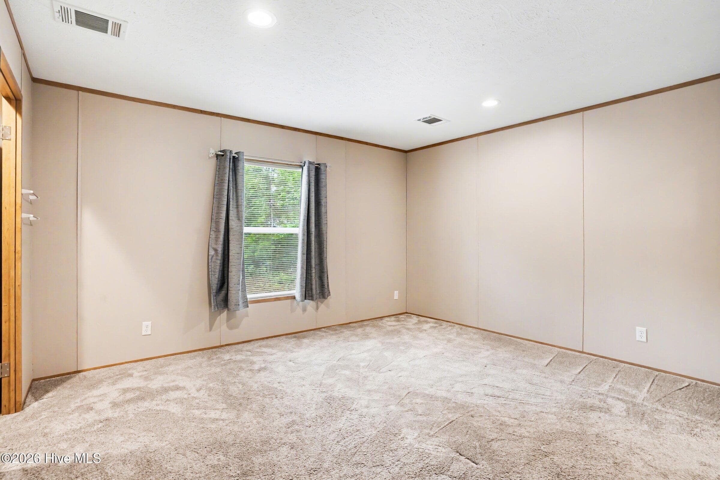Manufactured Home at 335 Ridgewood Drive NW, Calabash, NC 28467, photo 25 of 39