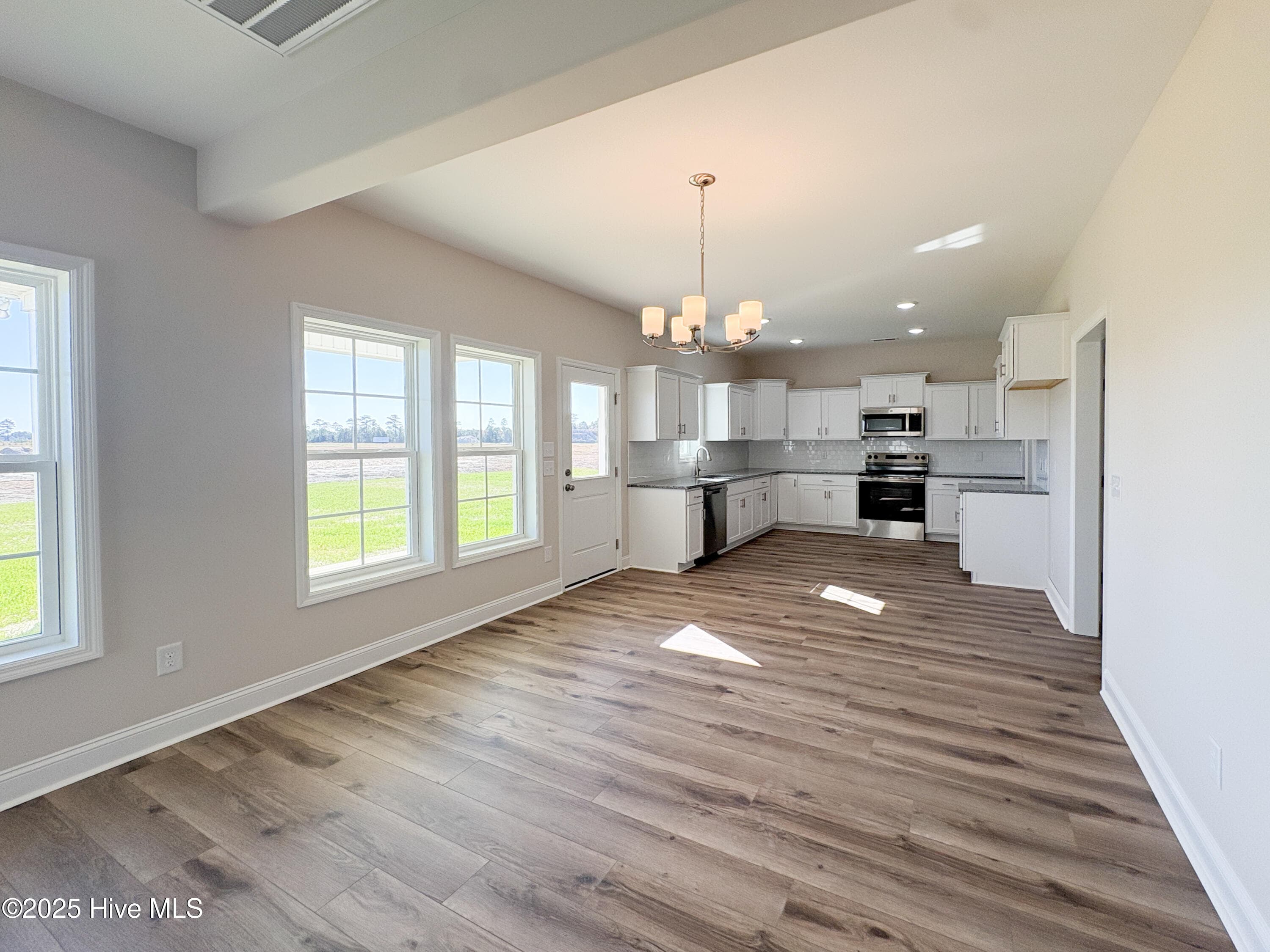 Single Family Residence at 911 Wild Azalea Way, Hubert, NC 28539, photo 4 of 9