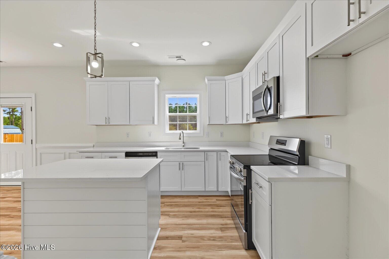 Single Family Residence at 467 Fowler Manning Road, Richlands, NC 28574, photo 14 of 49
