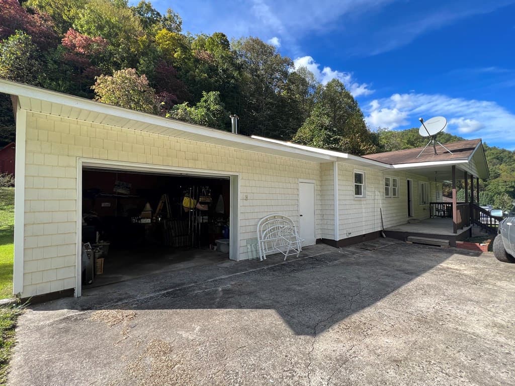 Residential at 1050 US Highway 19, Topton, NC 28781, photo 13 of 31