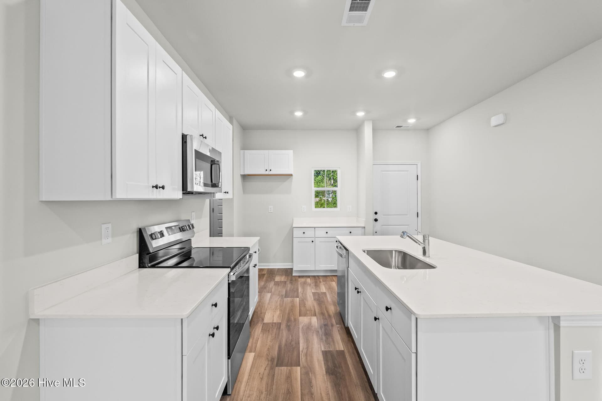Single Family Residence at 1033 Harbor Drive, Calabash, NC 28467, photo 14 of 66