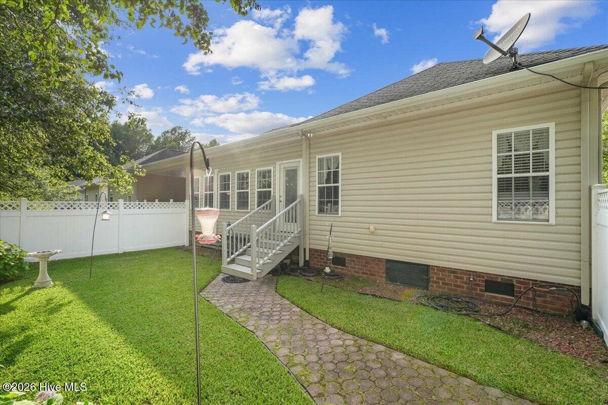 Townhouse at 208 Commonsgate Drive, Goldsboro, NC 27530, photo 8 of 33