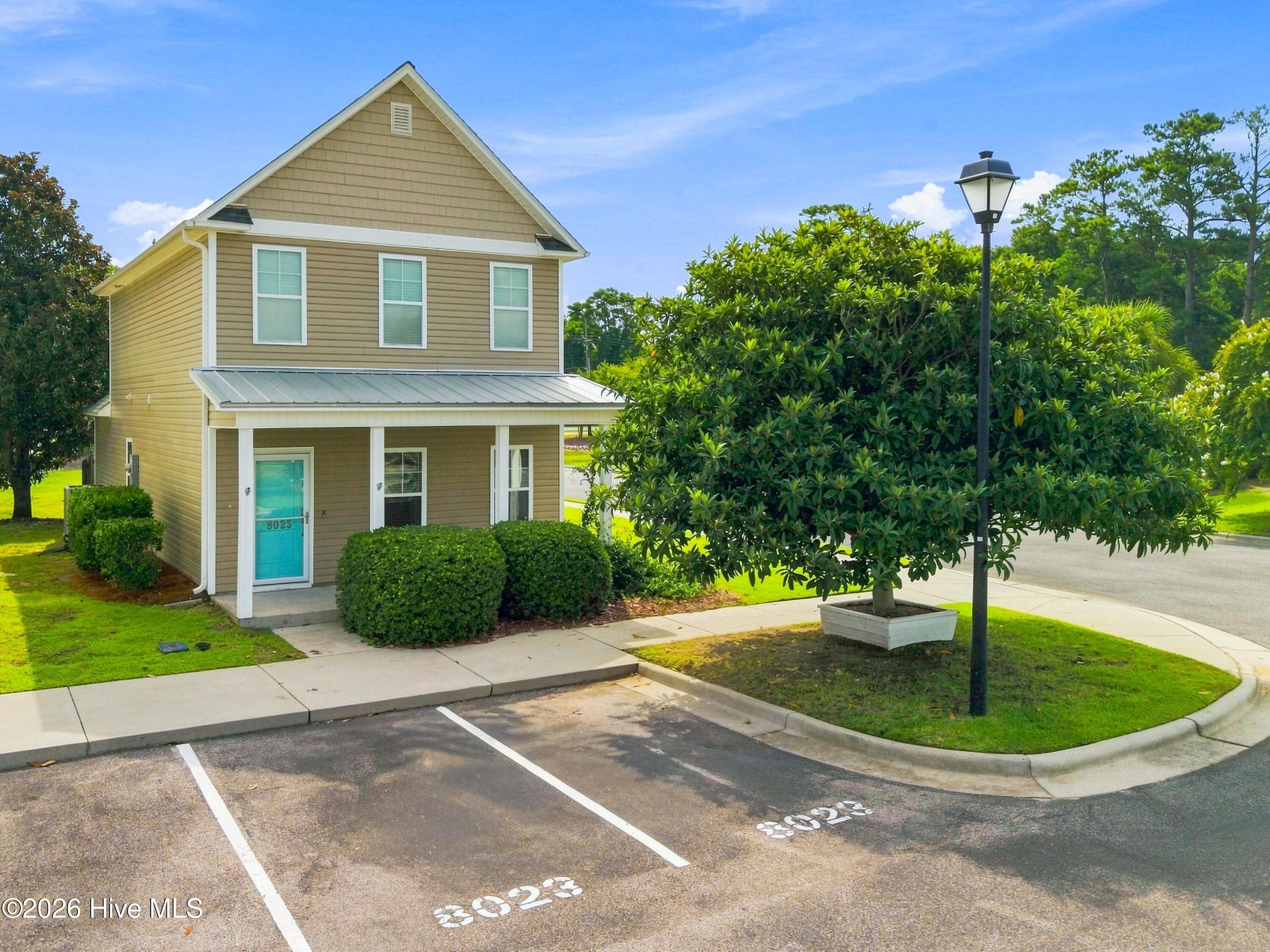 Single Family Residence at 8023 Sweetgrass Court, Wilmington, NC 28412, photo 2 of 33