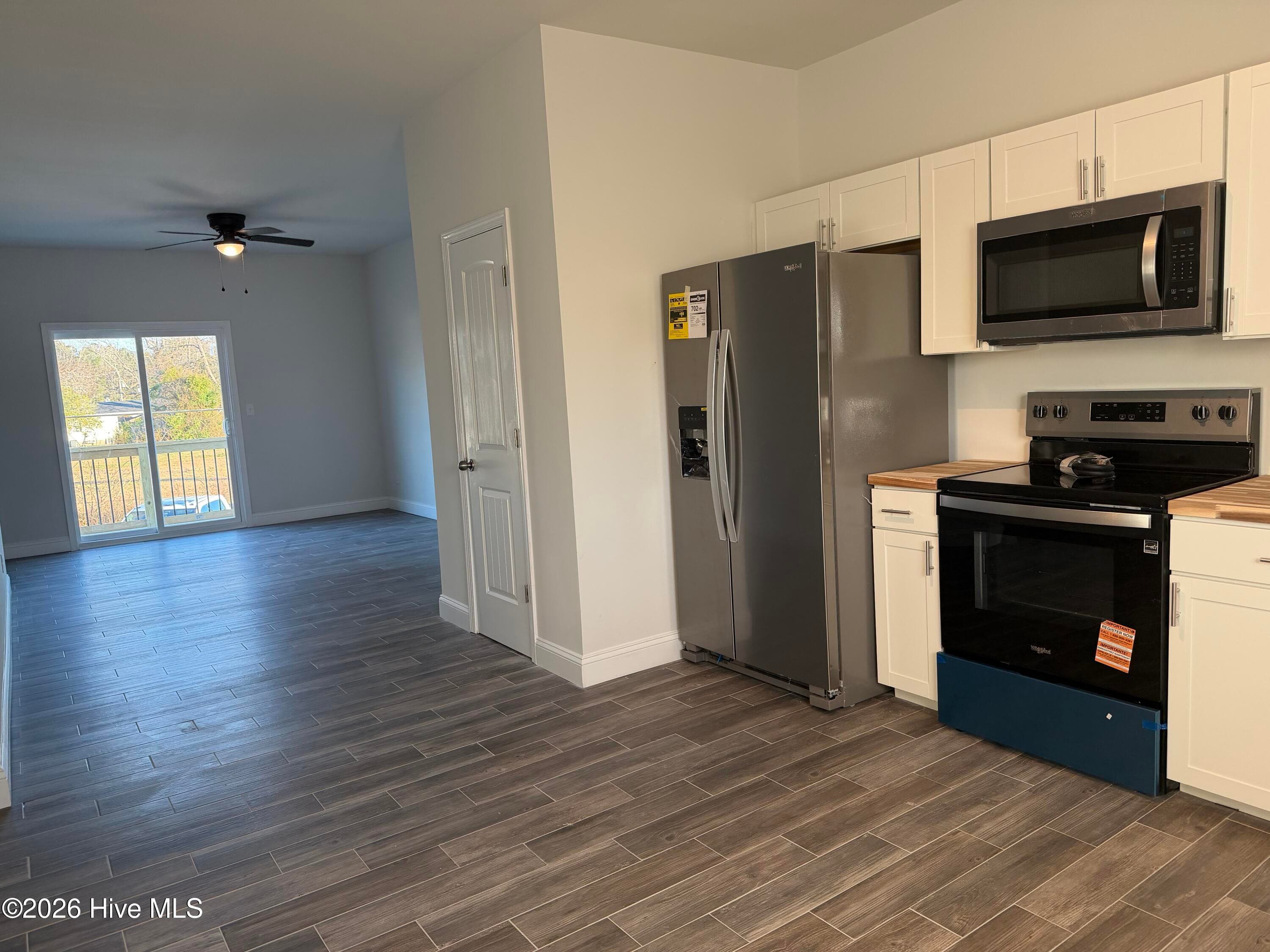 Duplex at 711 Tallman Circle, Midway Park, NC 28544, photo 4 of 8