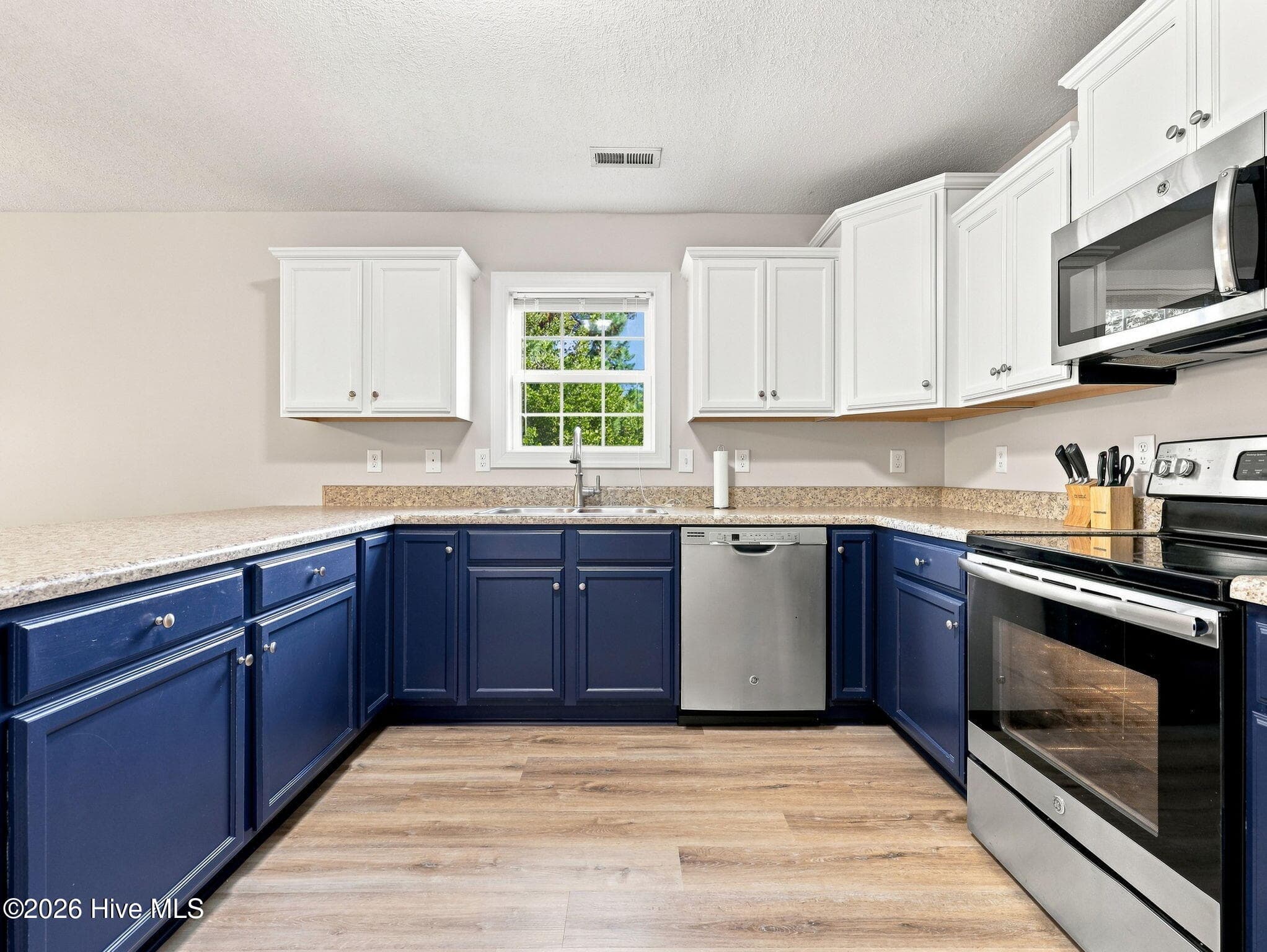 Single Family Residence at 419 Patriots Point Lane, Swansboro, NC 28584, photo 16 of 46