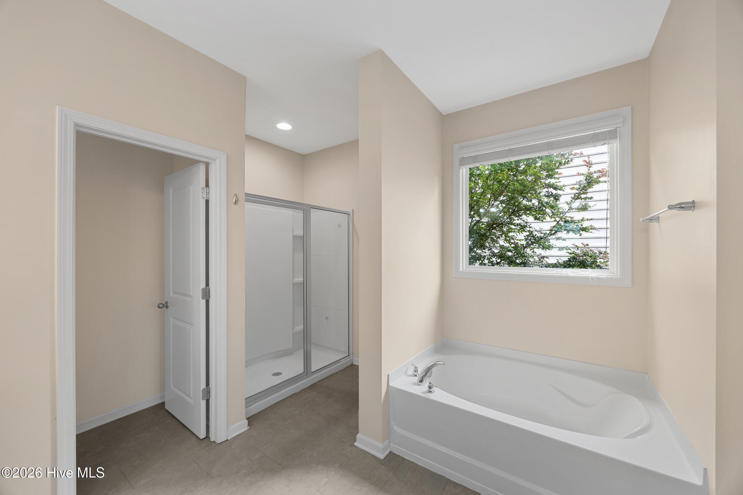 Stand up shower and large tub - 507 Steele Loop, Wilmington, NC 28411
