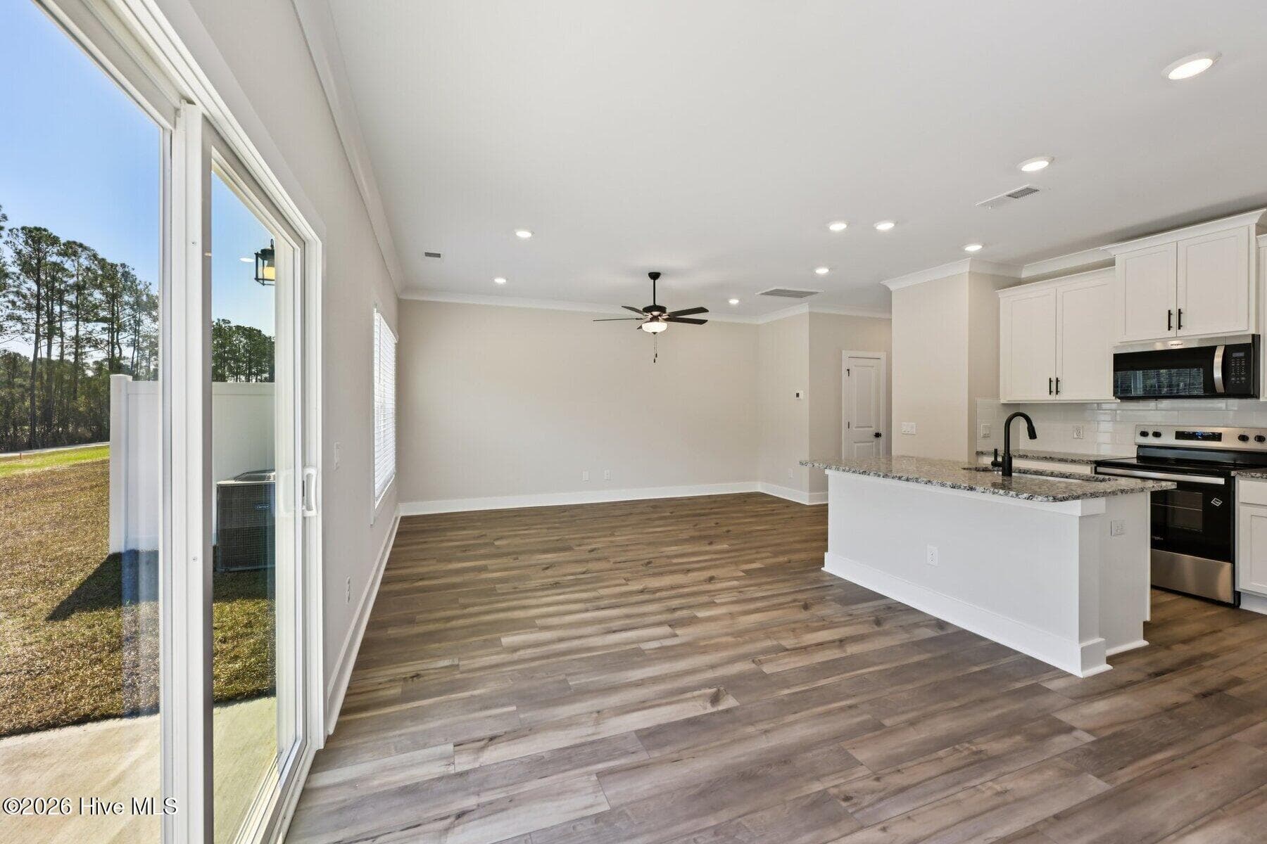Townhouse at 97 Commons View Drive, Hampstead, NC 28443, photo 6 of 13