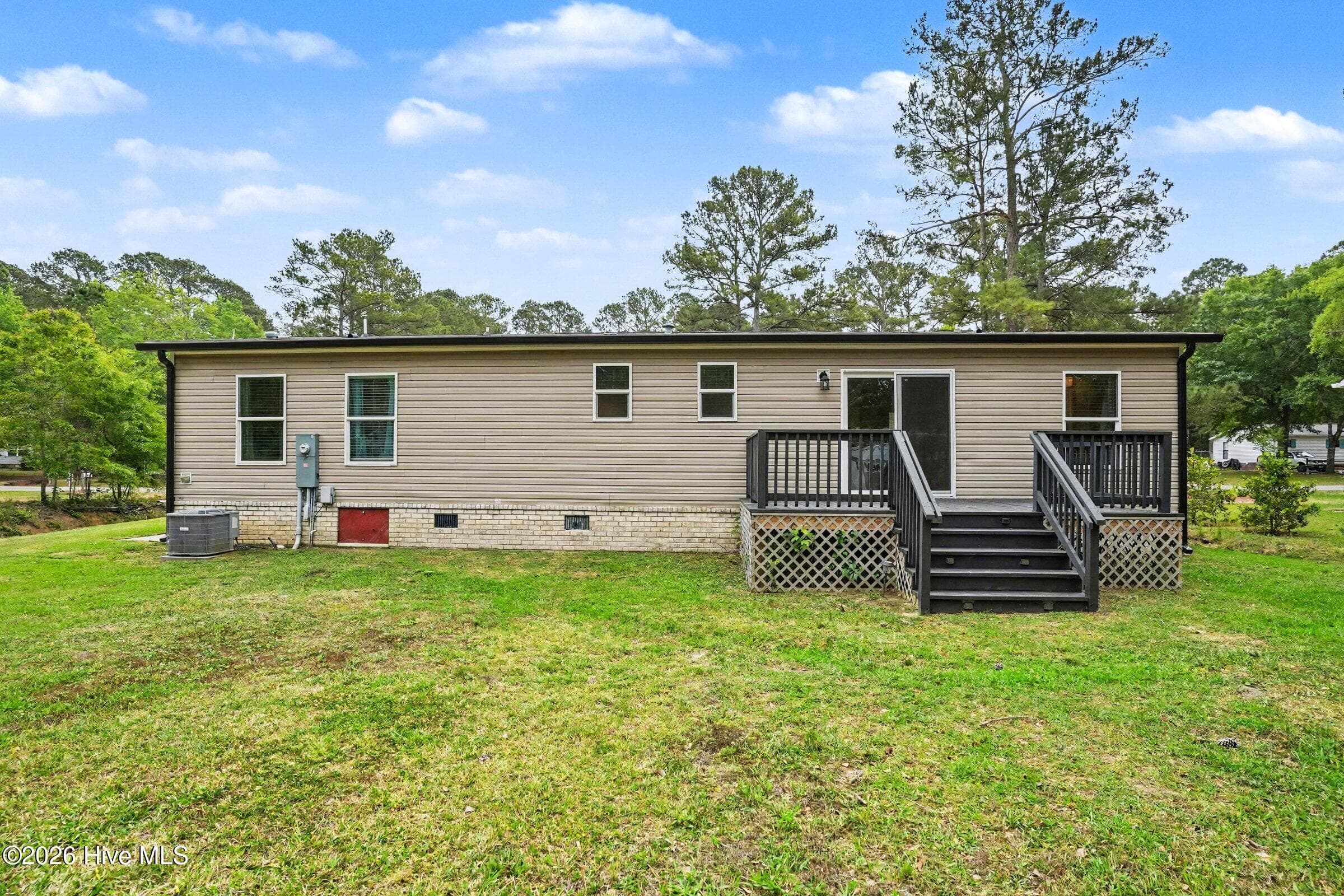 Manufactured Home at 335 Ridgewood Drive NW, Calabash, NC 28467, photo 36 of 39