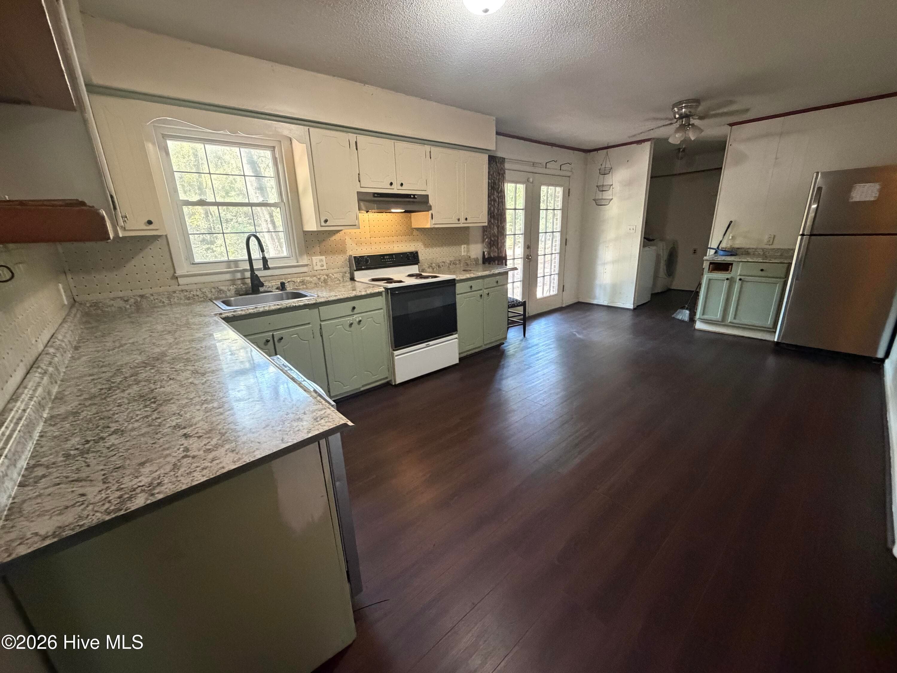 Single Family Residence at 245 Tracy Brown Road, Magnolia, NC 28453, photo 2 of 46