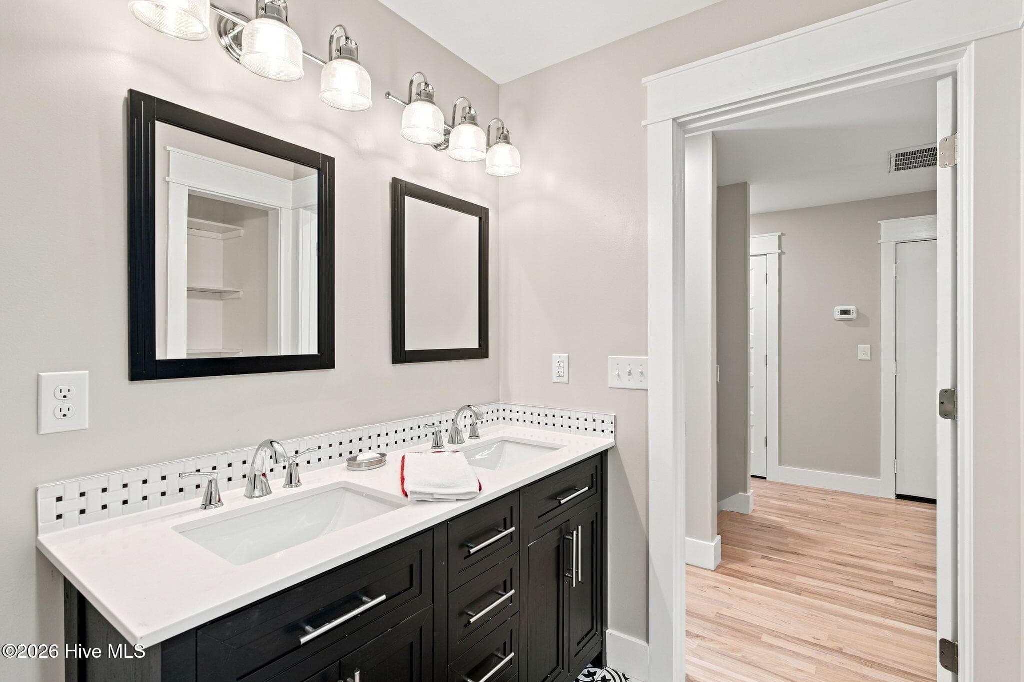 Single Family Residence at 512 Queen Street, Wilmington, NC 28401, photo 74 of 95