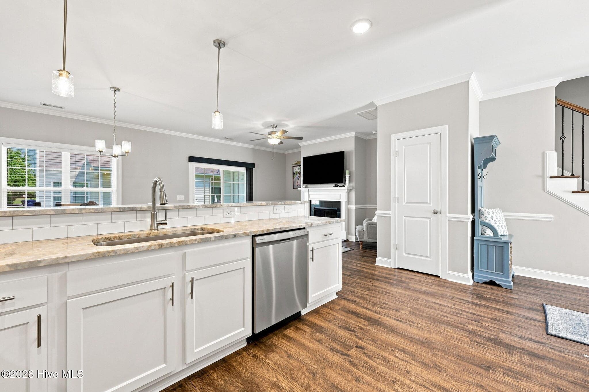 kitchen with bar top - 3516 Richter Way A, Greenville, NC 27834