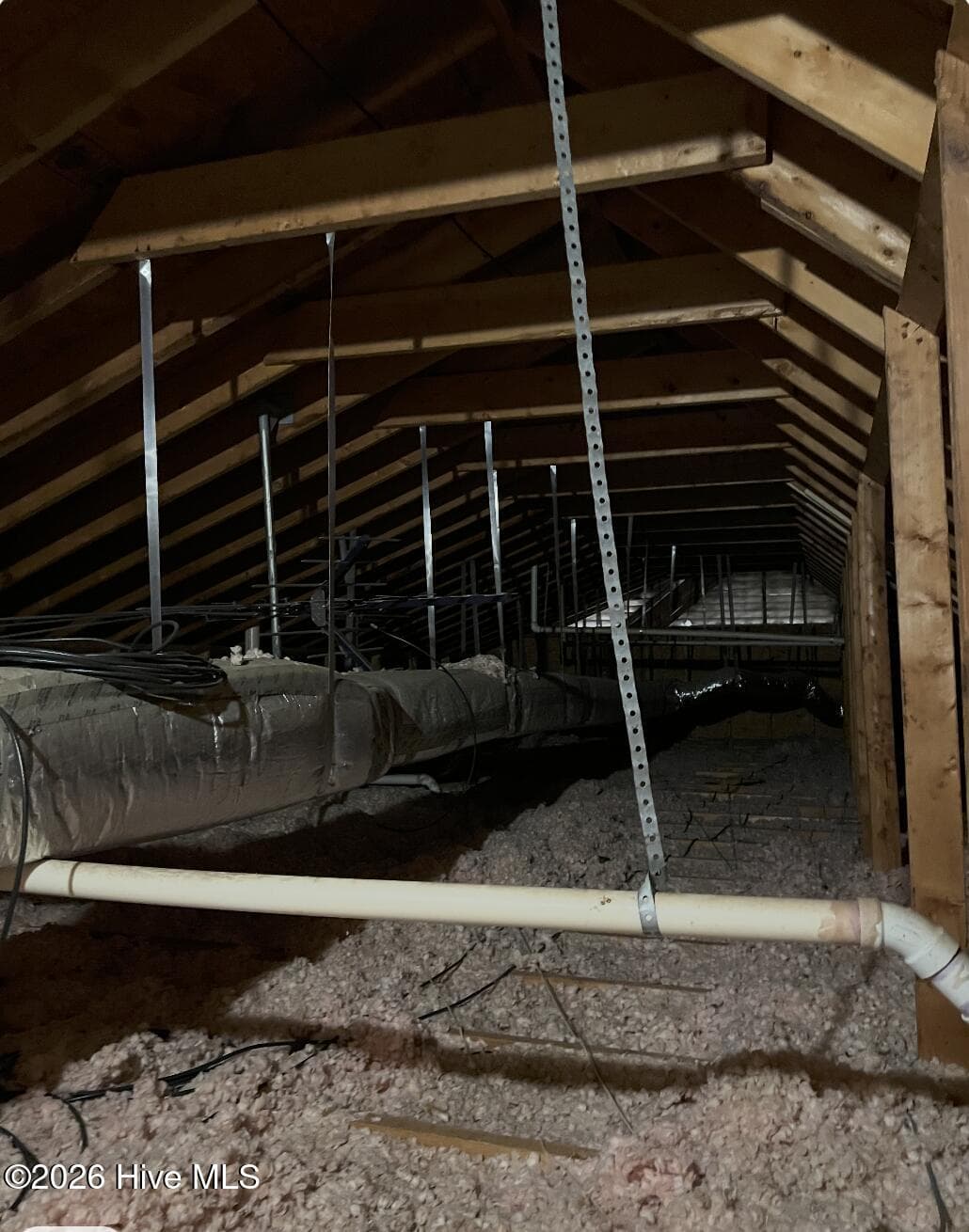 Attic Space - 642 Enoch Road, Clinton, NC 28328