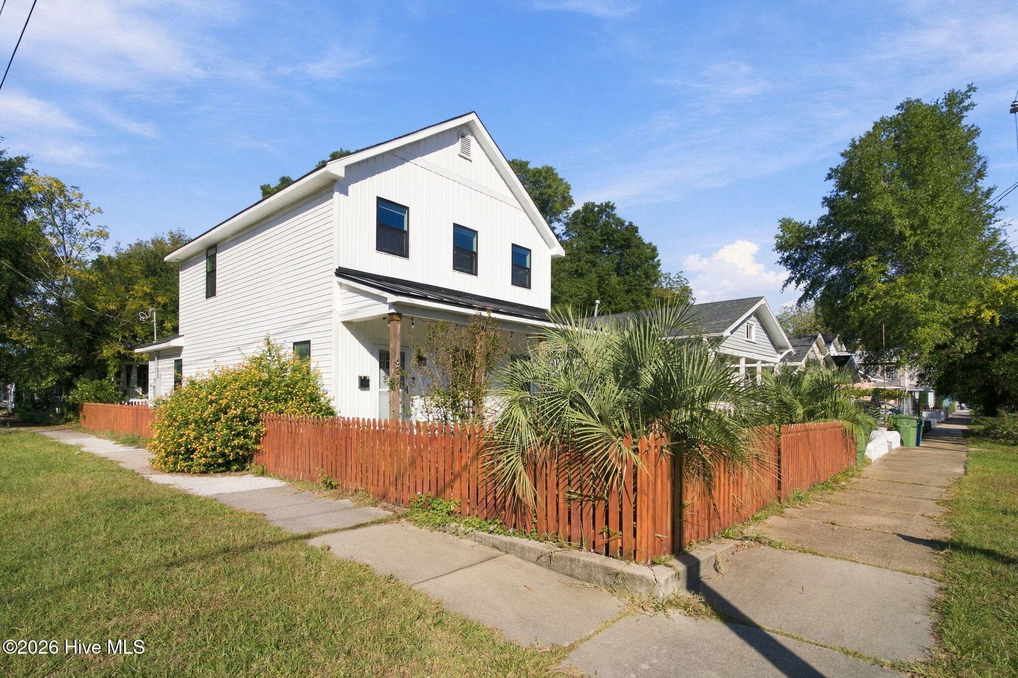 Single Family Residence at 624 S 8th Street, Wilmington, NC 28401, photo 4 of 119