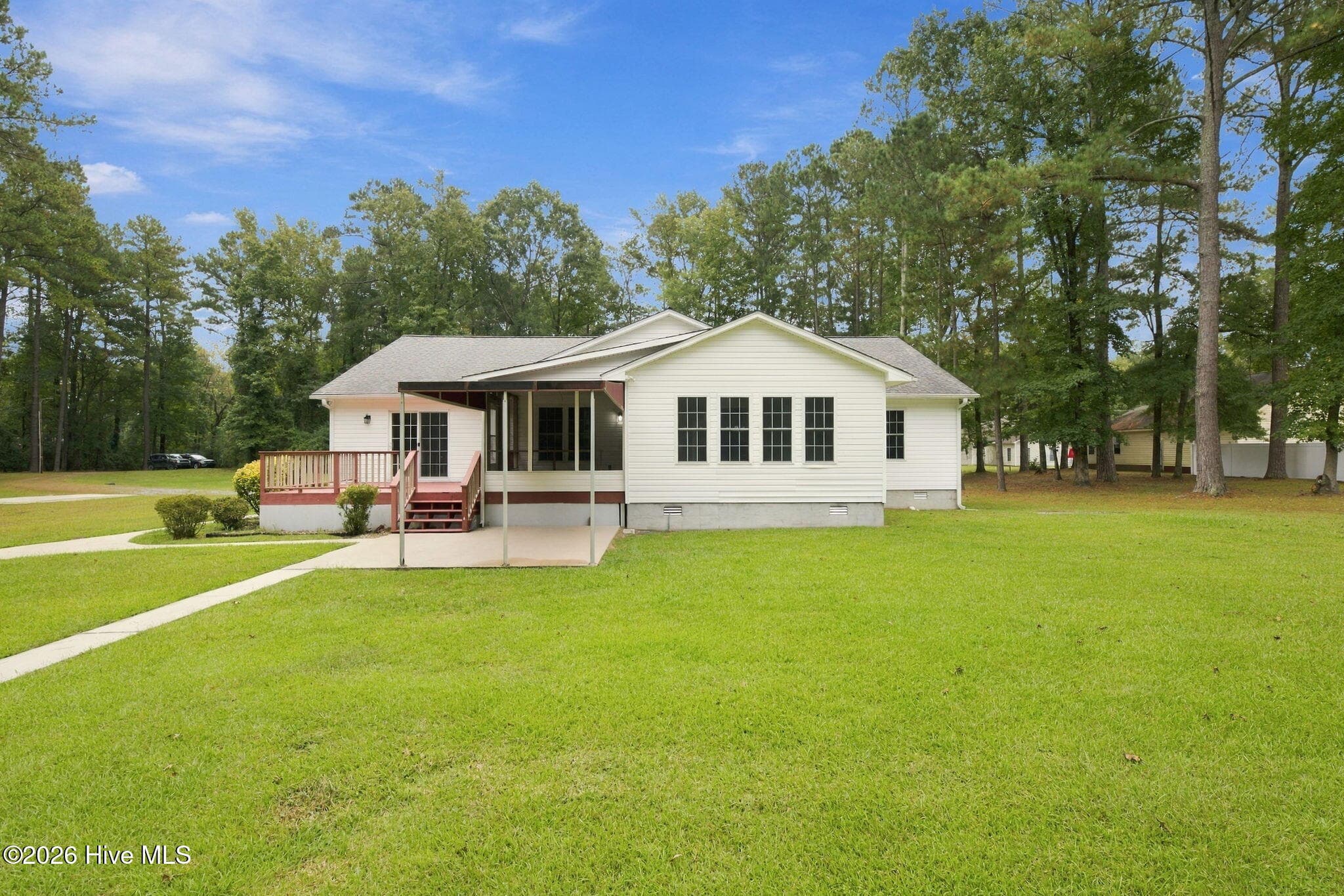 Single Family Residence at 900 Perrytown Road, New Bern, NC 28562, photo 9 of 84