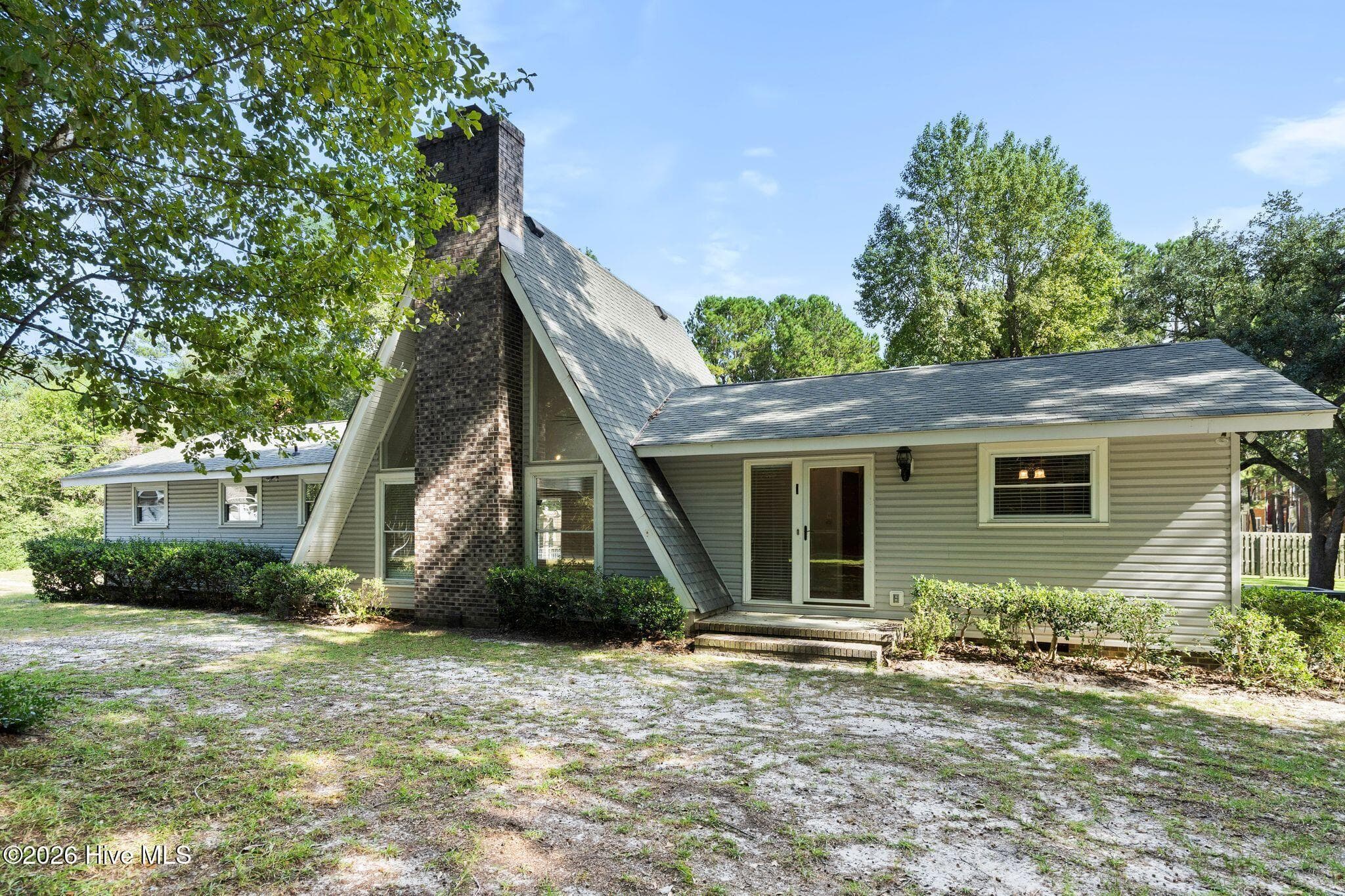 Single Family Residence at 220 Brockway Road, Wilmington, NC 28411, photo 3 of 97