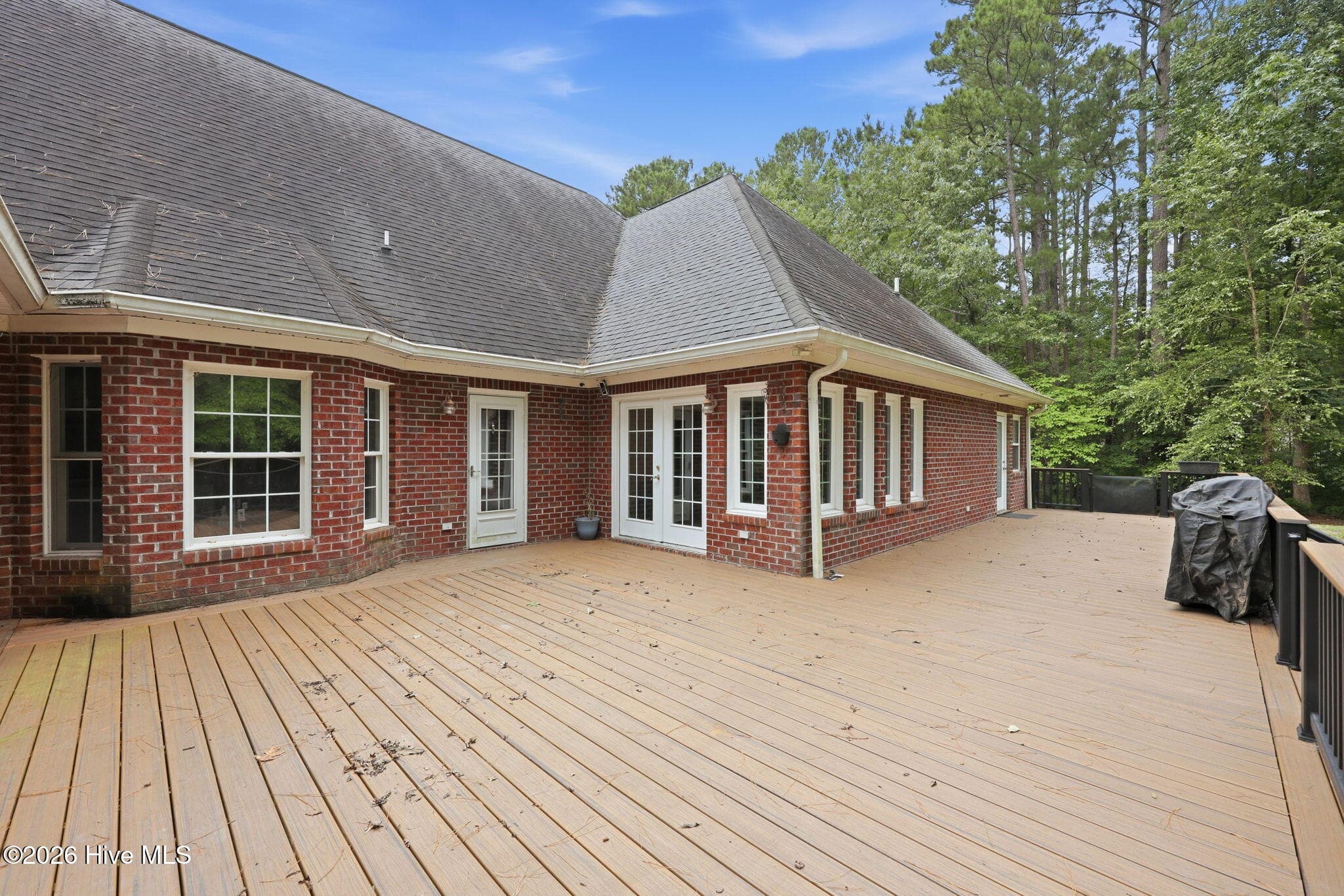 Back deck with doors leading into Living area and sunroom - 407 Rustic Court, Pollocksville, NC 28573