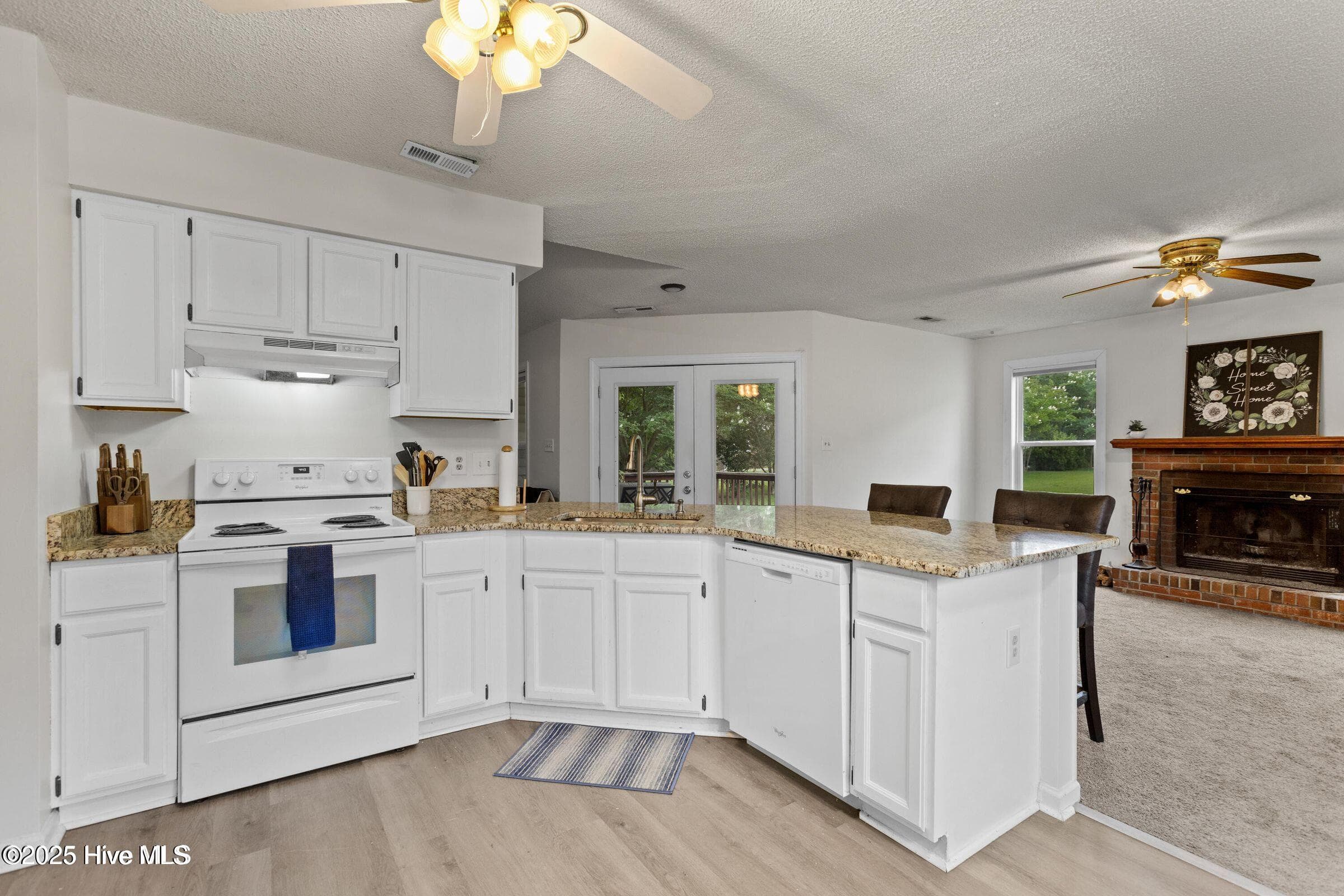 Single Family Residence at 510 Greenfield Place, Sneads Ferry, NC 28460, photo 10 of 23
