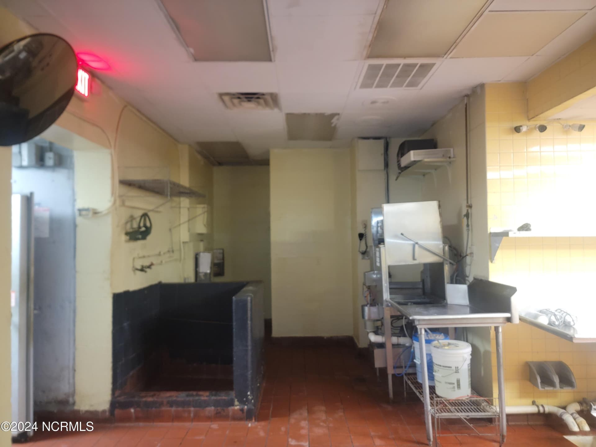Improved at 2405 Neuse Boulevard, New Bern, NC 28562, photo 14 of 20