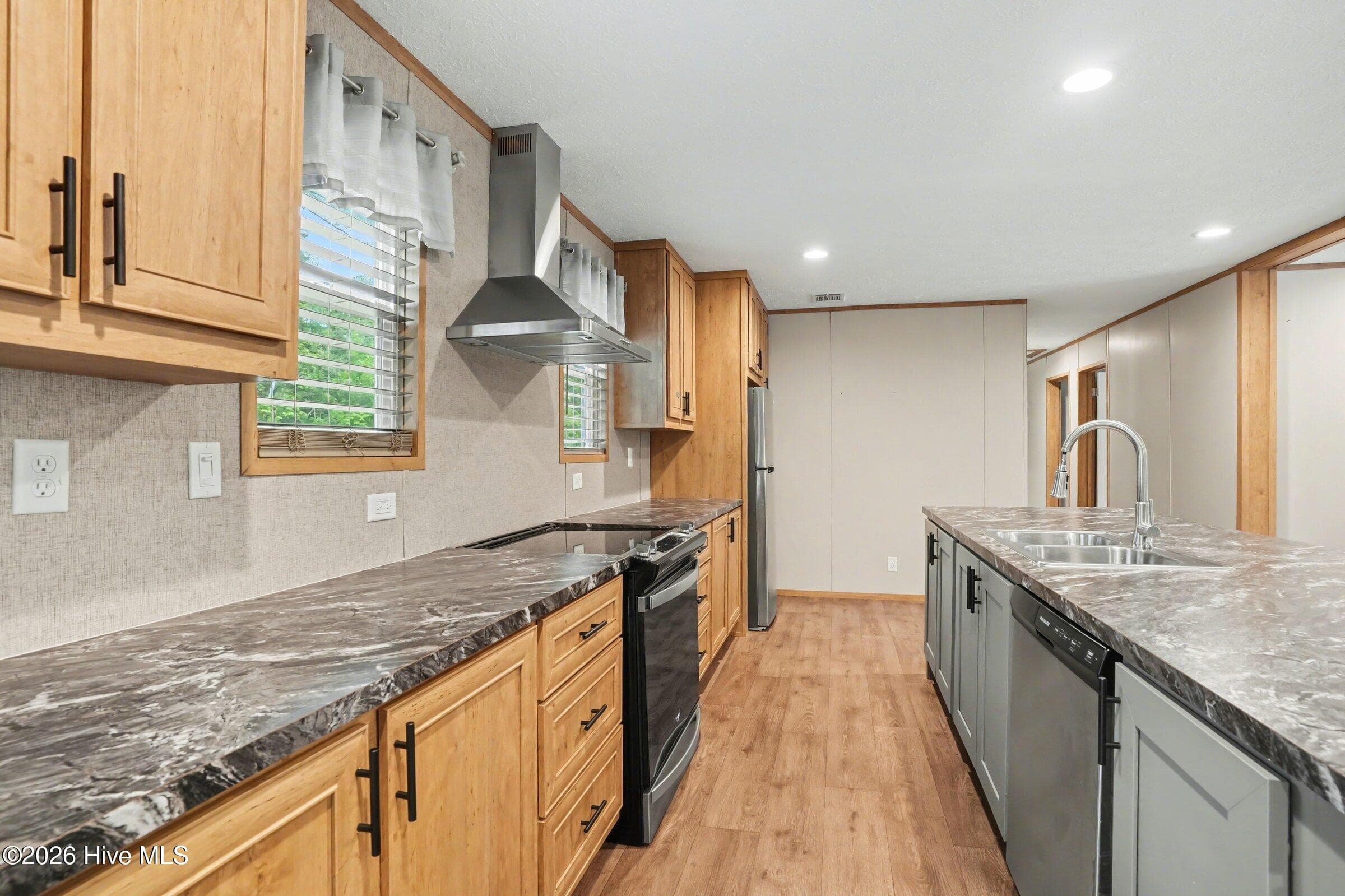 Manufactured Home at 335 Ridgewood Drive NW, Calabash, NC 28467, photo 3 of 39