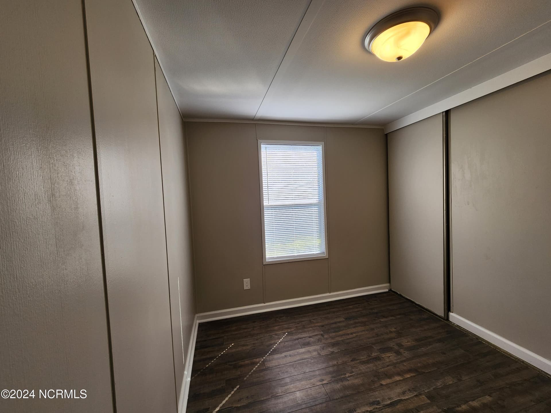 Manufactured Home at 15 Marlette Street, Hubert, NC 28539, photo 12 of 20