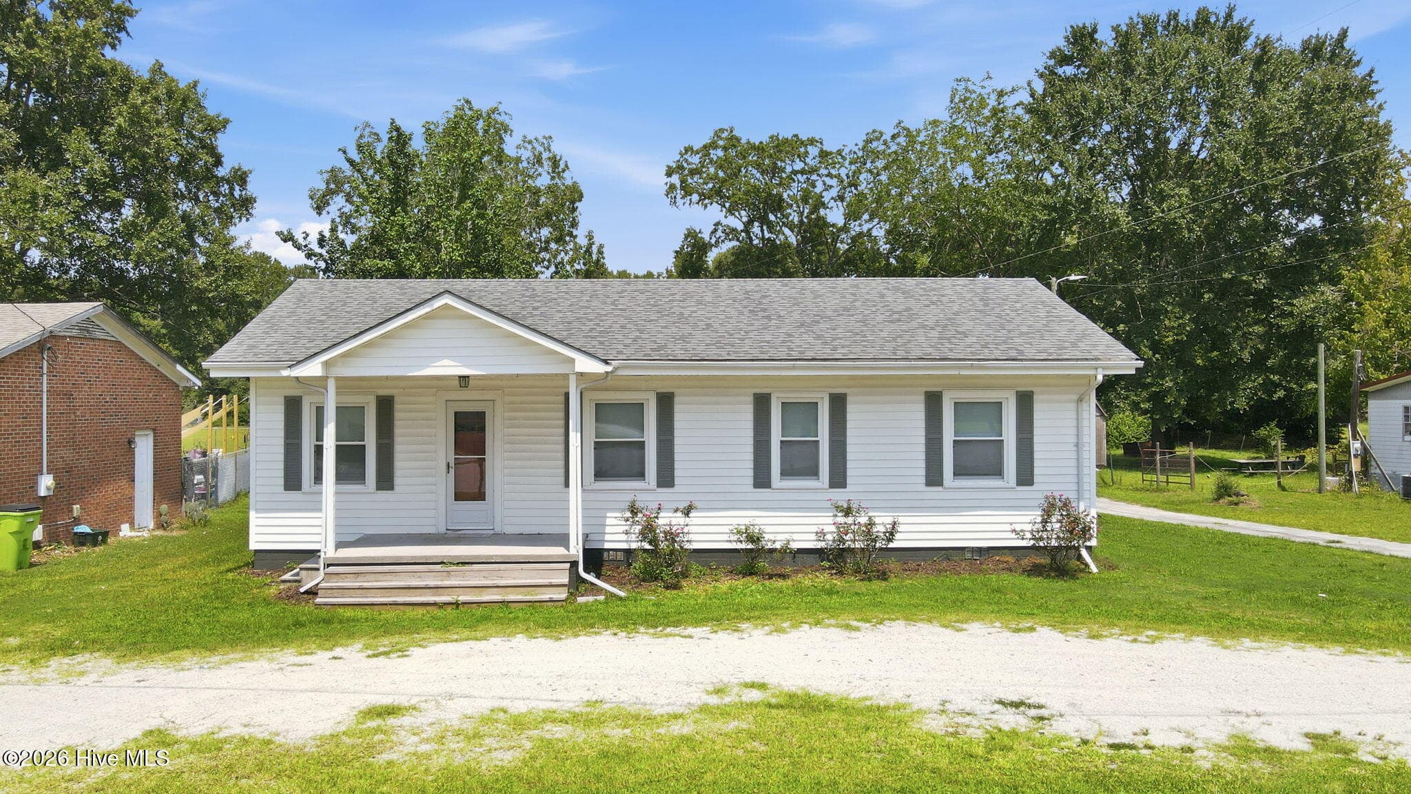 Single Family Residence at 185 Saints Delight Church Road, New Bern, NC 28560, photo 5 of 7