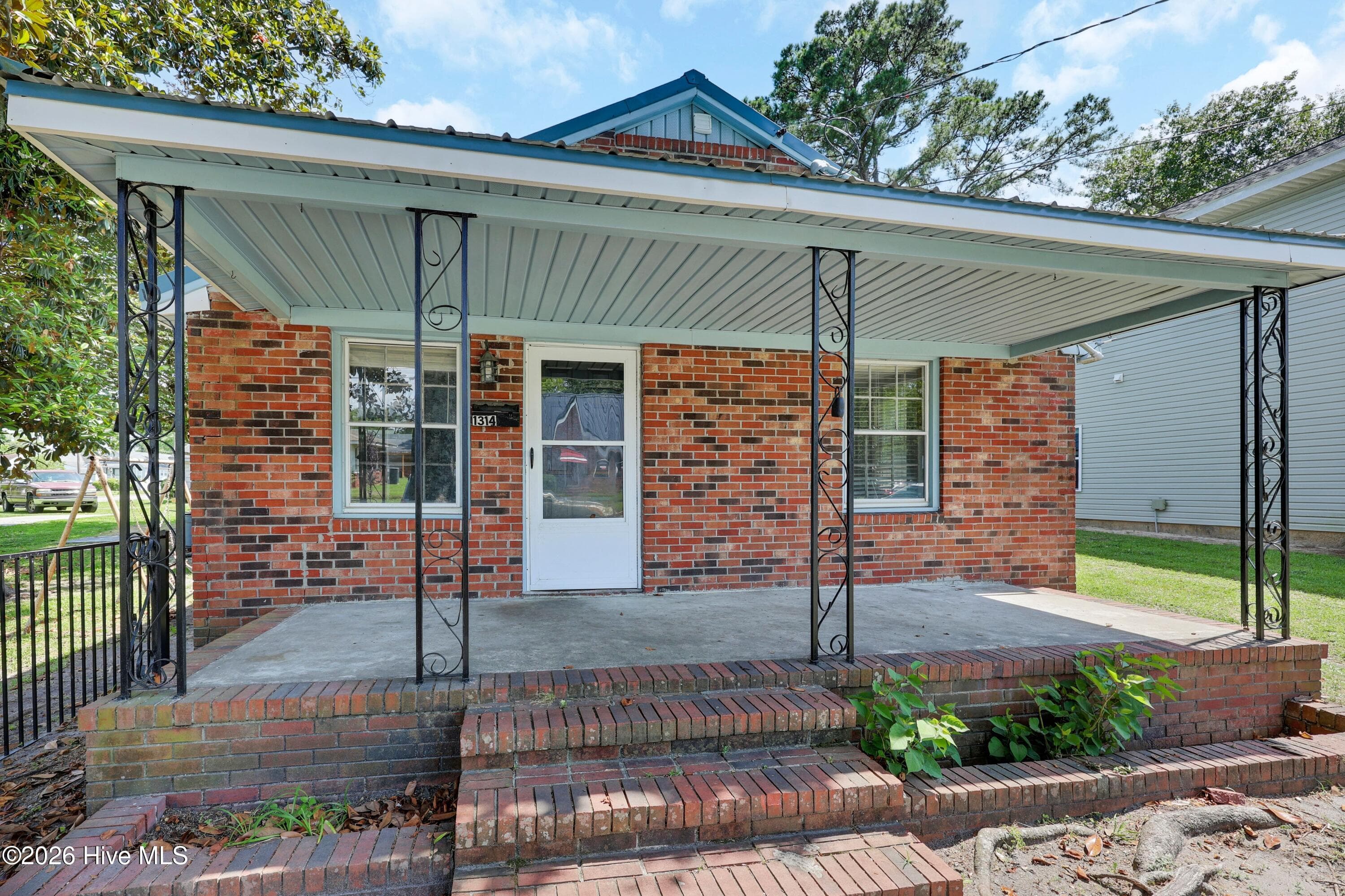 Single Family Residence at 1314 Queen Street, Wilmington, NC 28401, photo 2 of 29