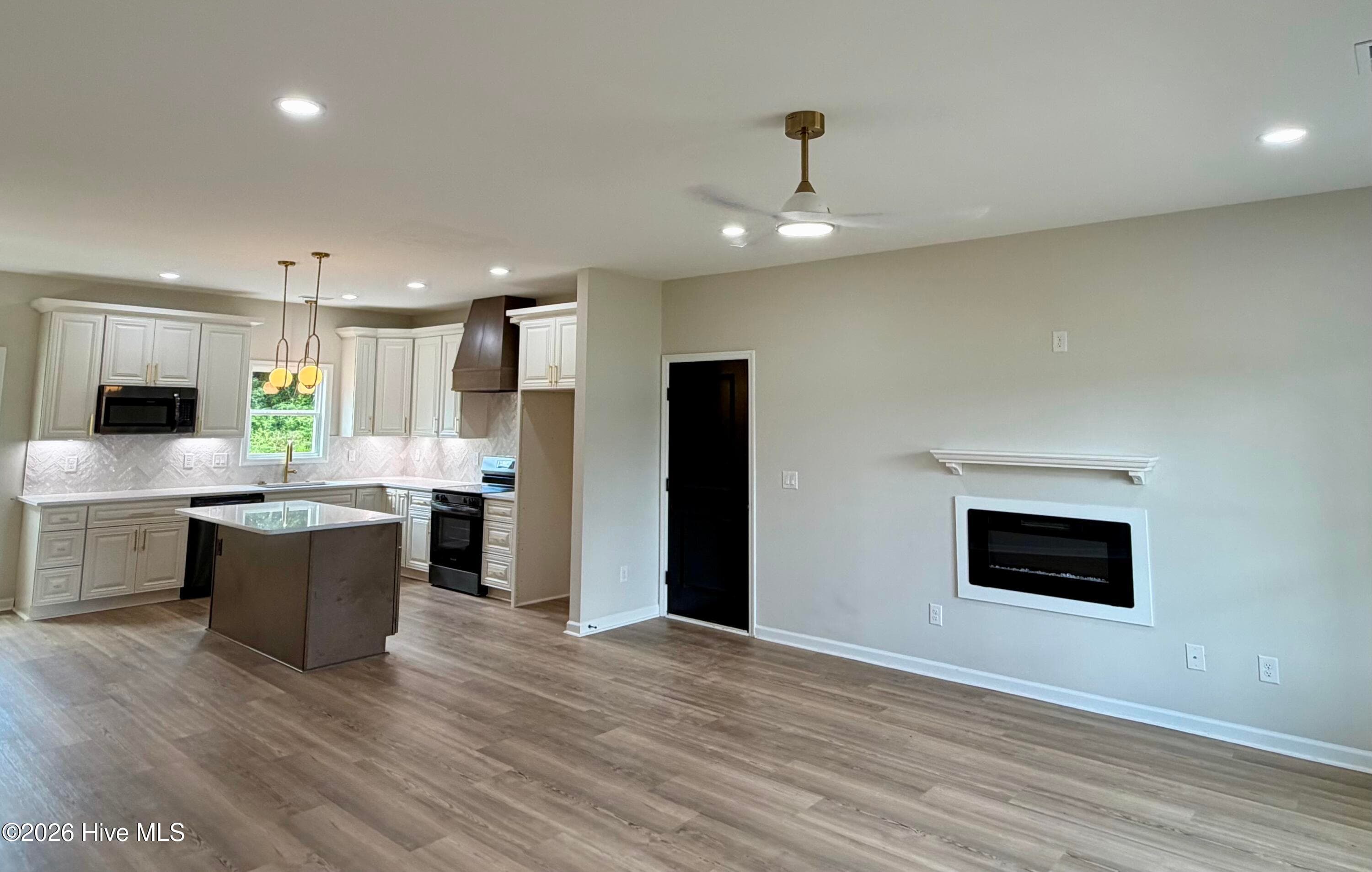 Single Family Residence at 406 Wade Drive, Richlands, NC 28574, photo 33 of 86