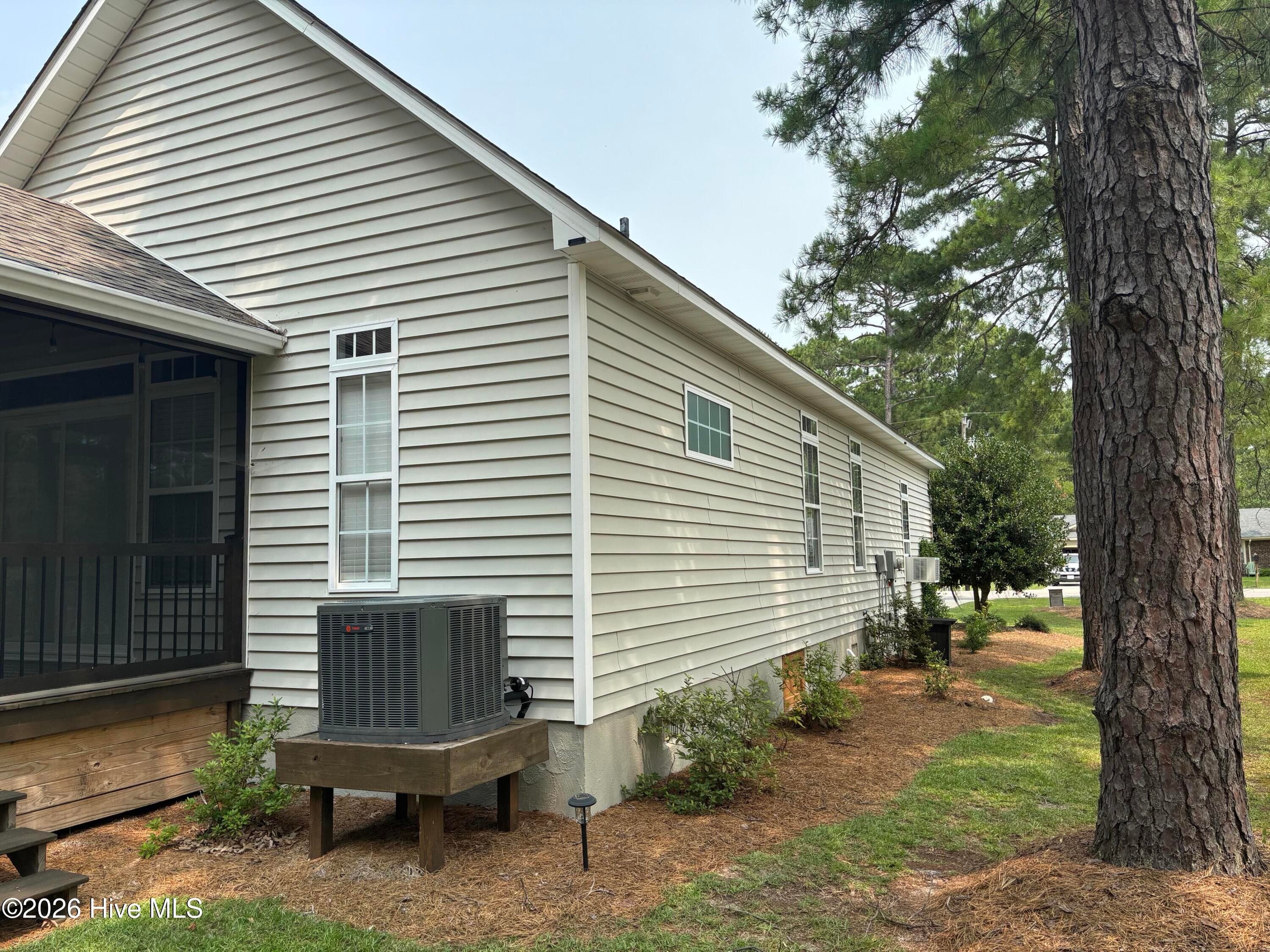 Single Family Residence at 1817 Caracara Drive, New Bern, NC 28560, photo 2 of 19