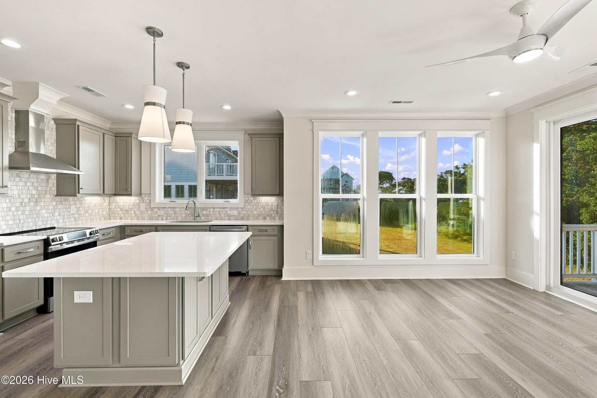 Single Family Residence at 52 Pier View Court, Hampstead, NC 28443, photo 4 of 61