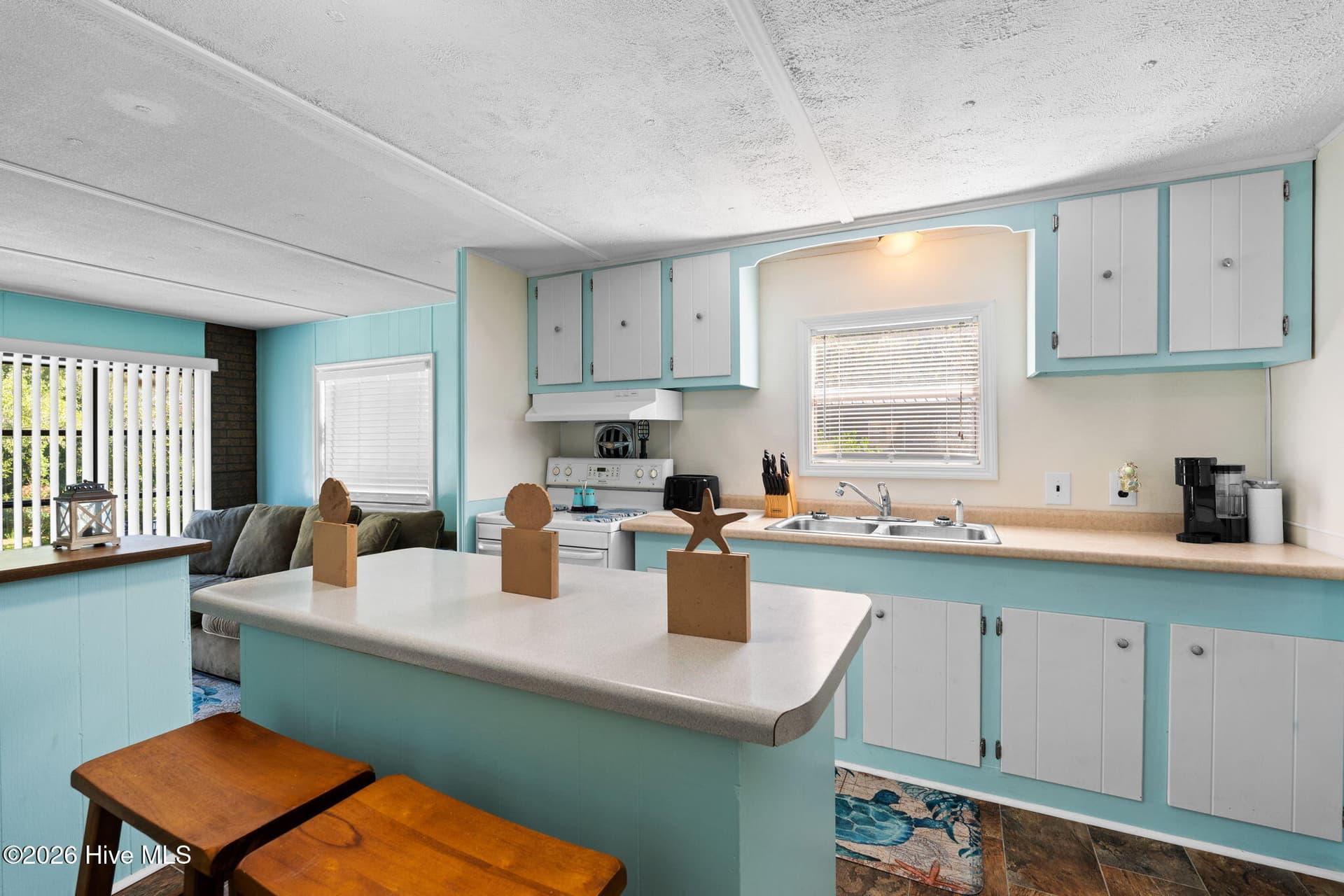 Manufactured Home at 1178 Madera Place SW, Supply, NC 28462, photo 13 of 41