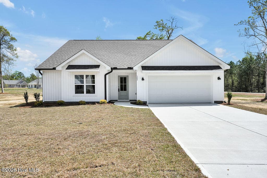 Single Family Residence at 302 Riva Ridge, Burgaw, NC 28425, photo 2 of 29