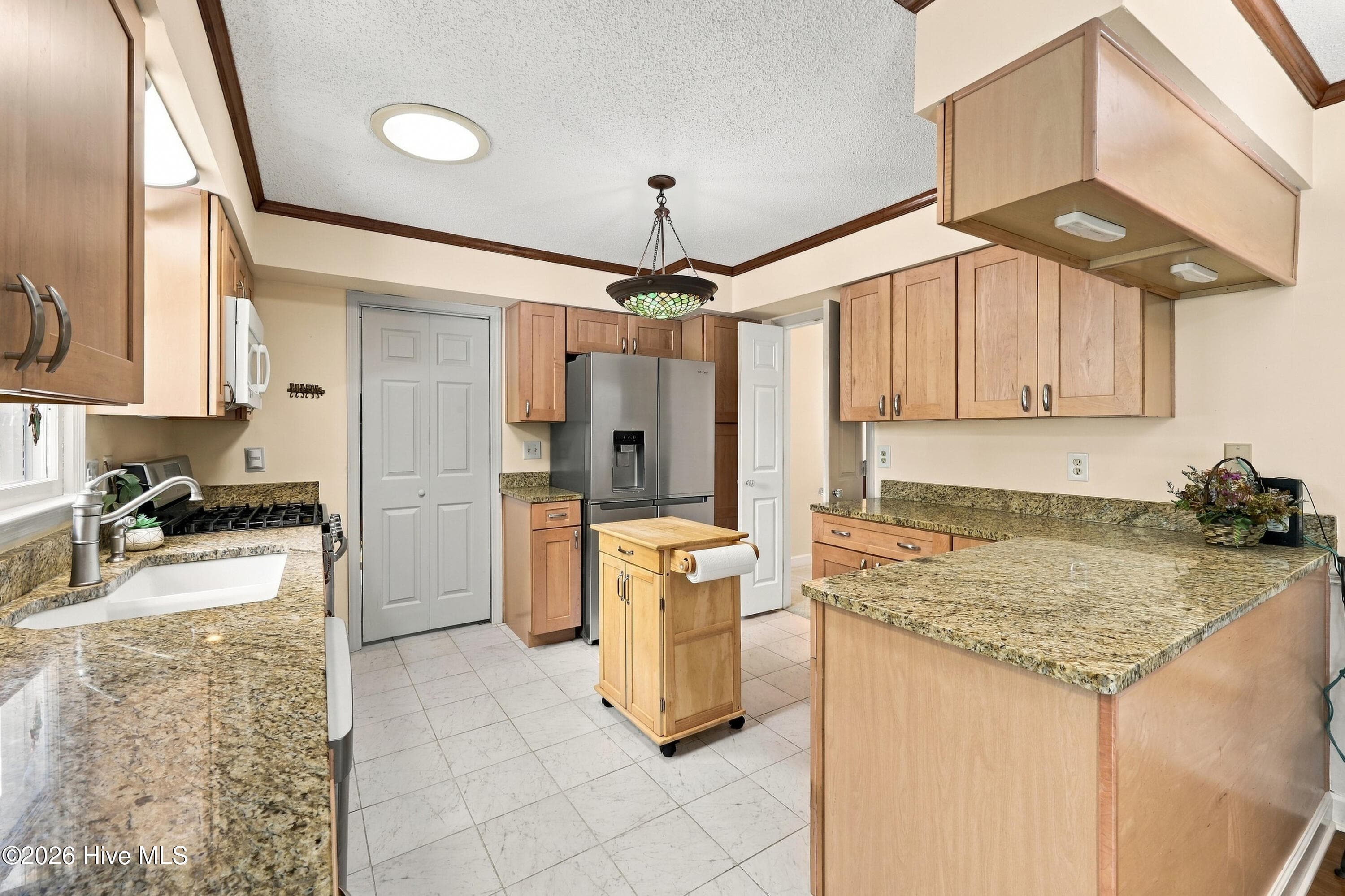 Single Family Residence at 715 Plantation Drive, New Bern, NC 28562, photo 6 of 53