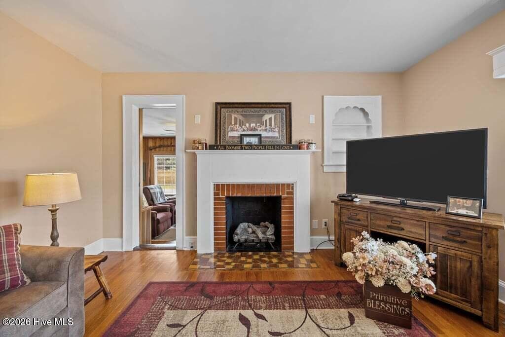 FIREPLACE IN LIVING ROOM - 1307 N Respess Street, Washington, NC 27889