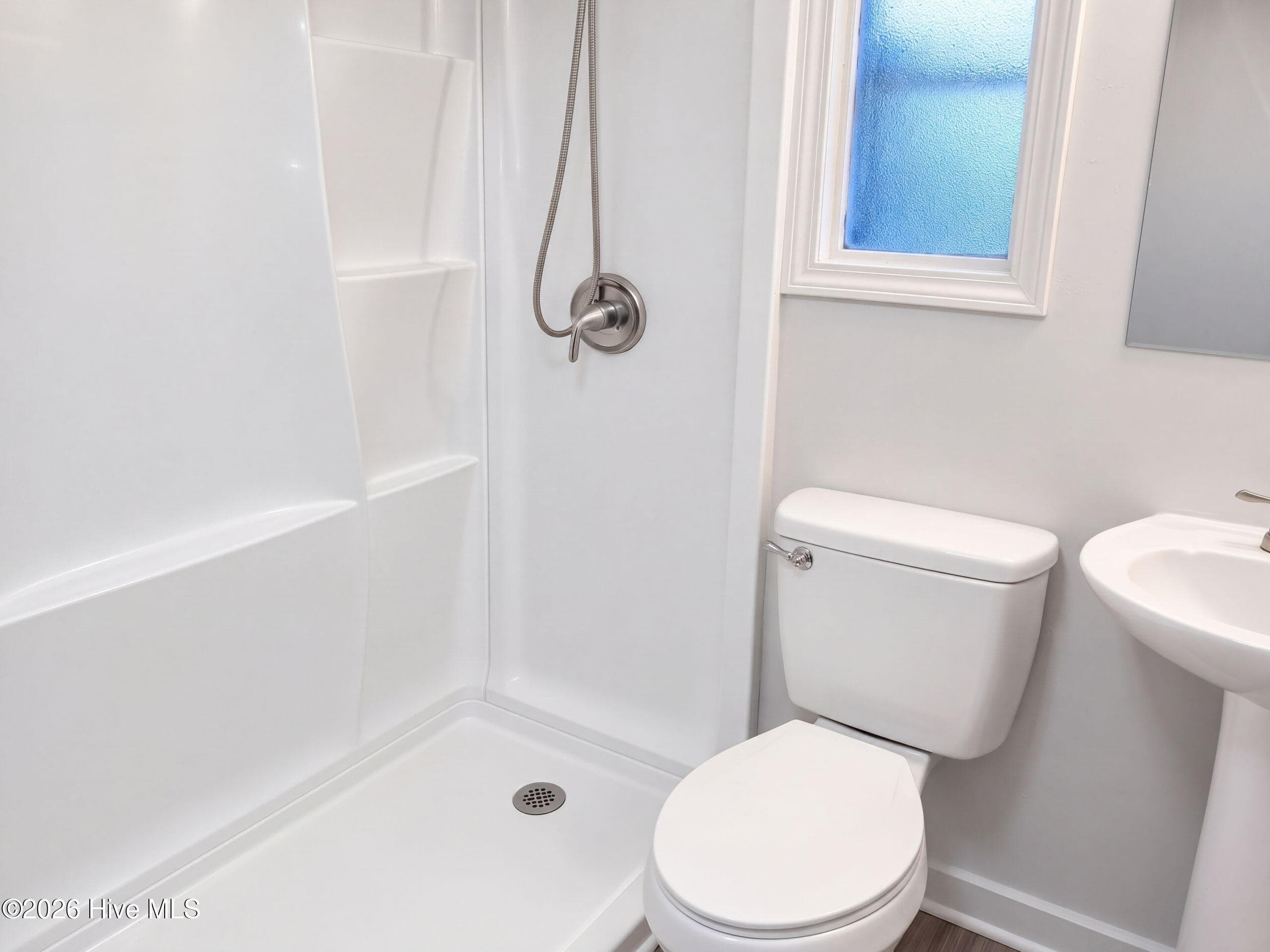 Single Family Residence at 206 N Poplar Street E, New Bern, NC 28560, New Bern, photo 12 of 14