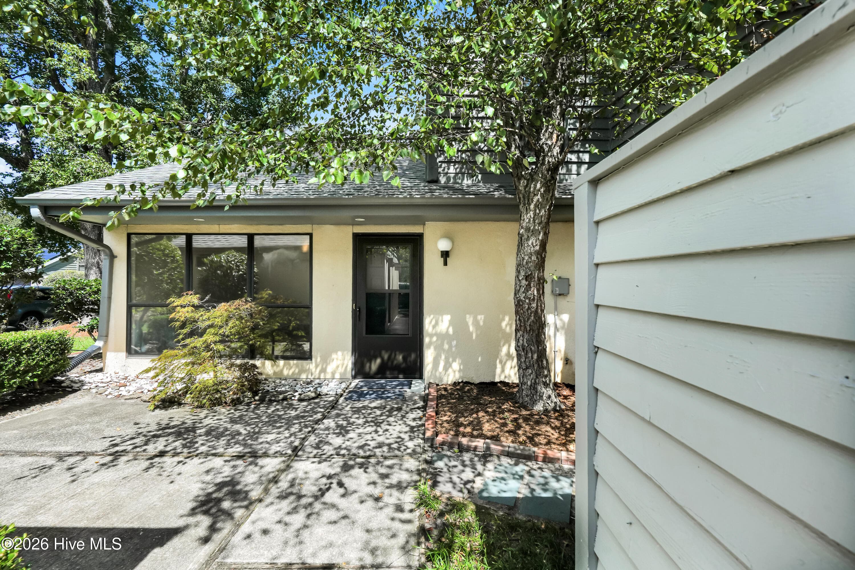 Townhouse at 1433 Villa Place E, Wilmington, NC 28409, photo 3 of 53