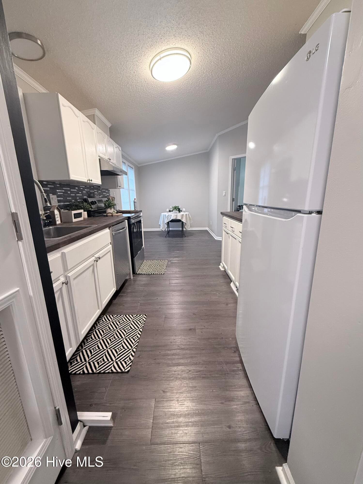 Manufactured Home at 605 Big Woods Road, Macon, NC 27551, photo 8 of 38