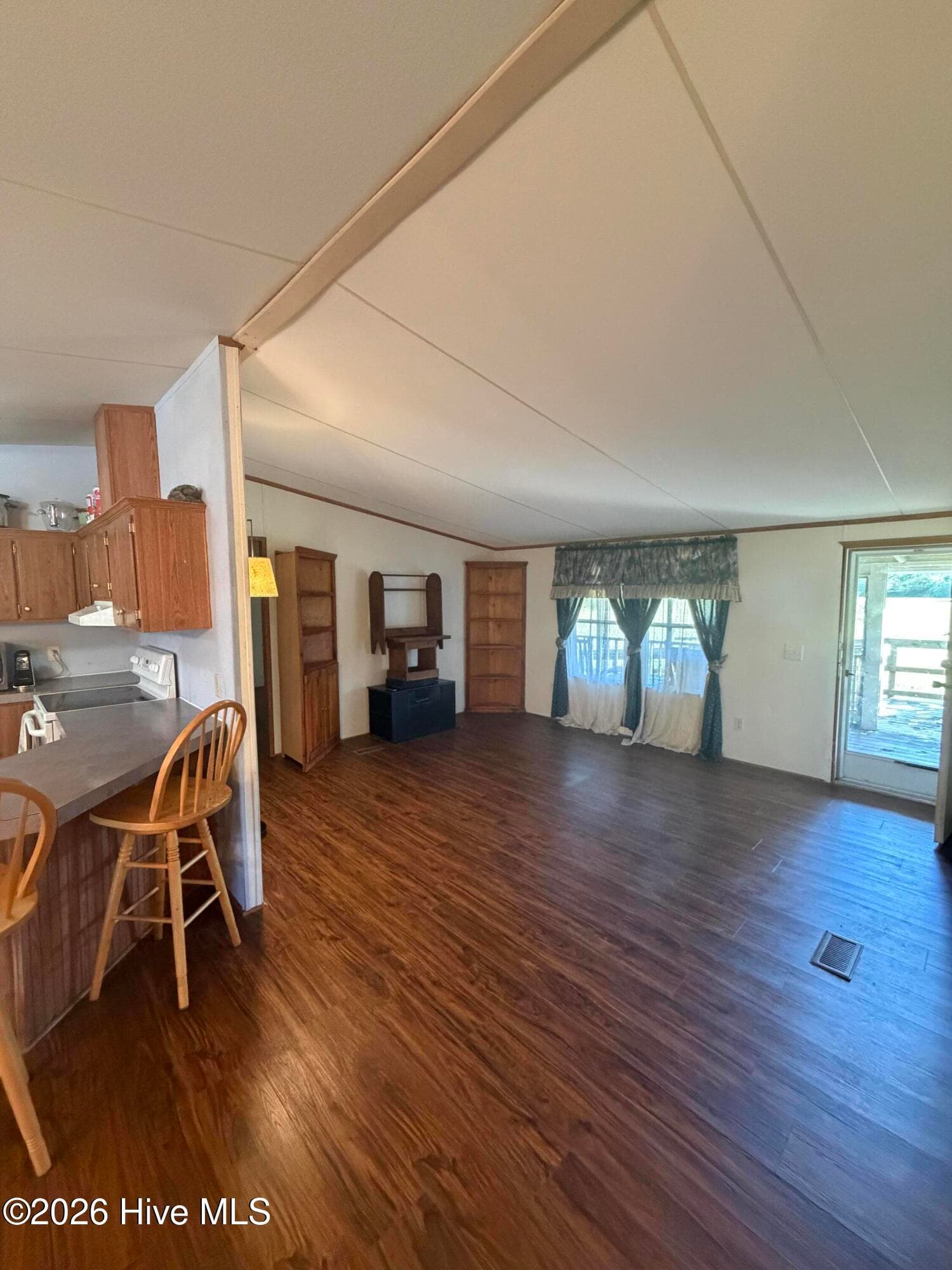 Manufactured Home at 1110 Hewett Road SW, Supply, NC 28462, photo 6 of 18