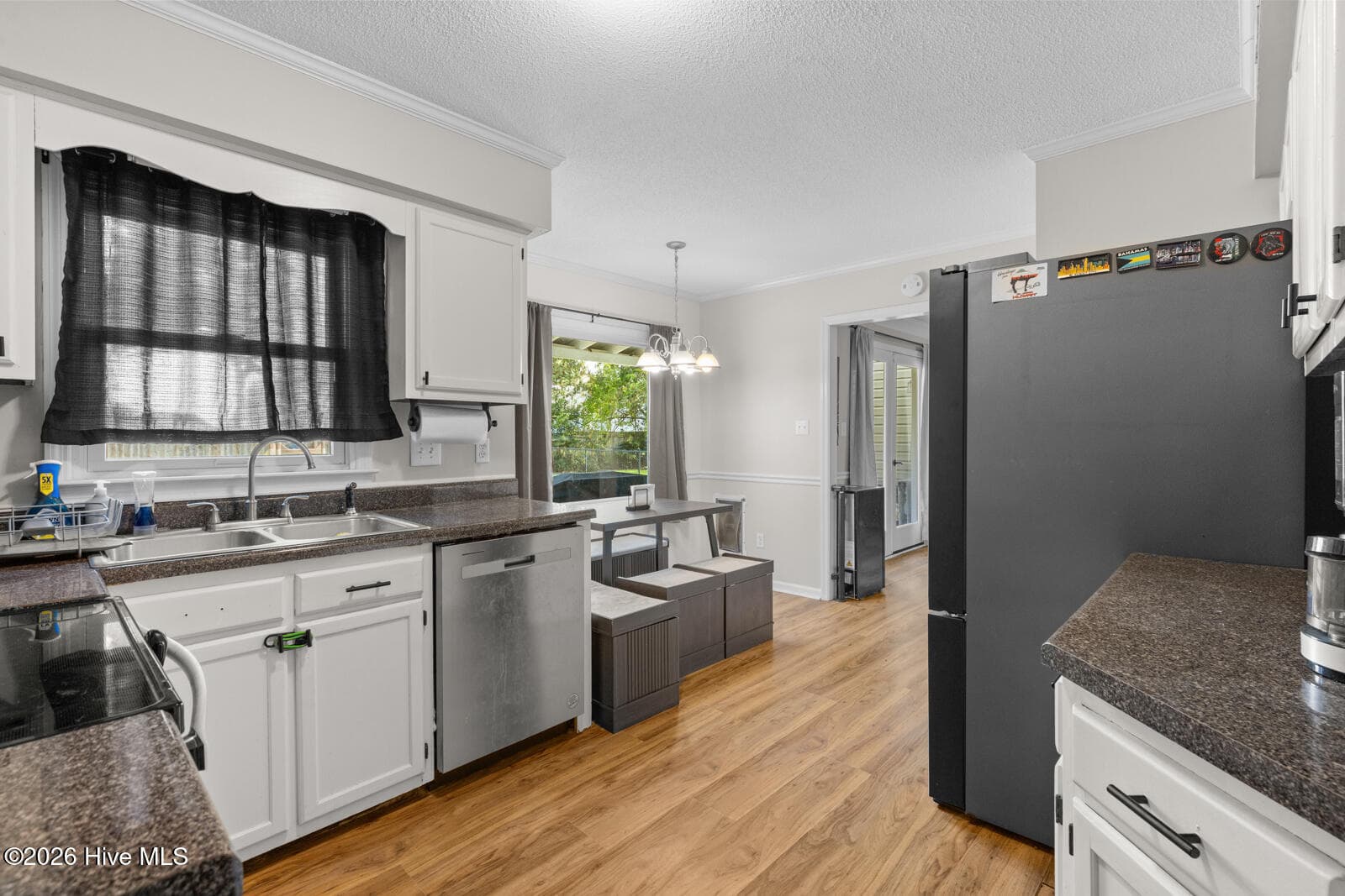Single Family Residence at 405 Wolf Run Drive, Jacksonville, NC 28546, photo 12 of 31