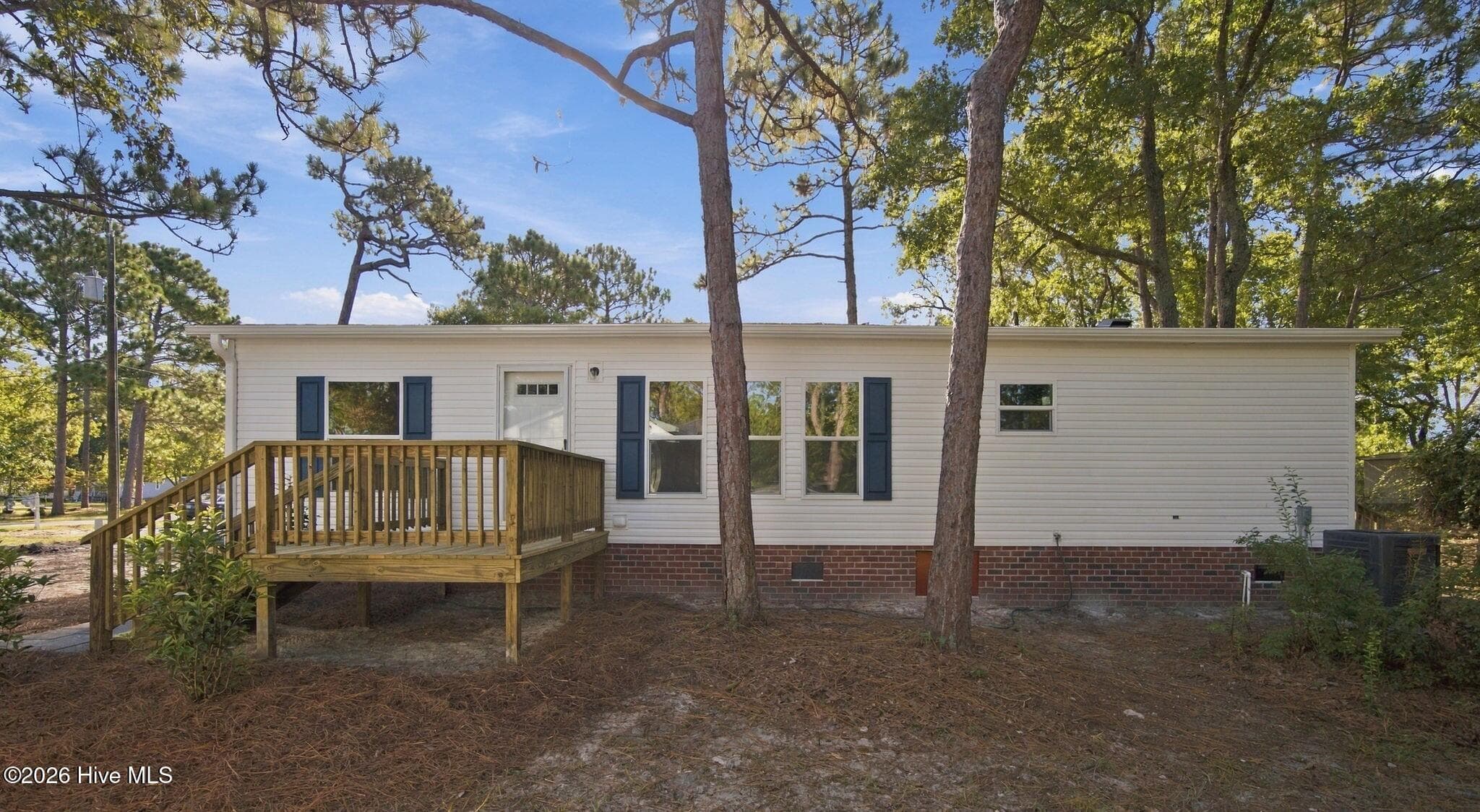 Manufactured Home at 209 Sycamore Road, Southport, NC 28461, photo 3 of 167