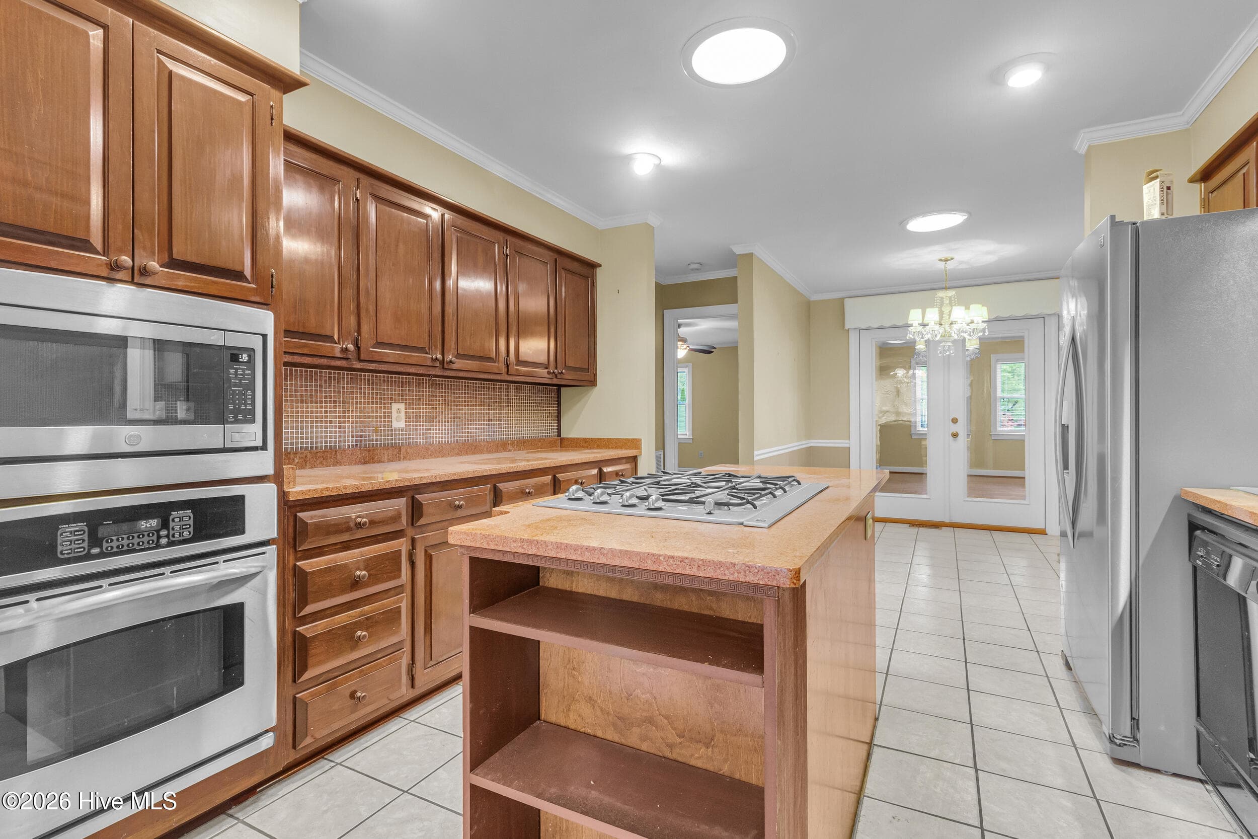 Single Family Residence at 2514 Hickory Street, New Bern, NC 28562, photo 10 of 33