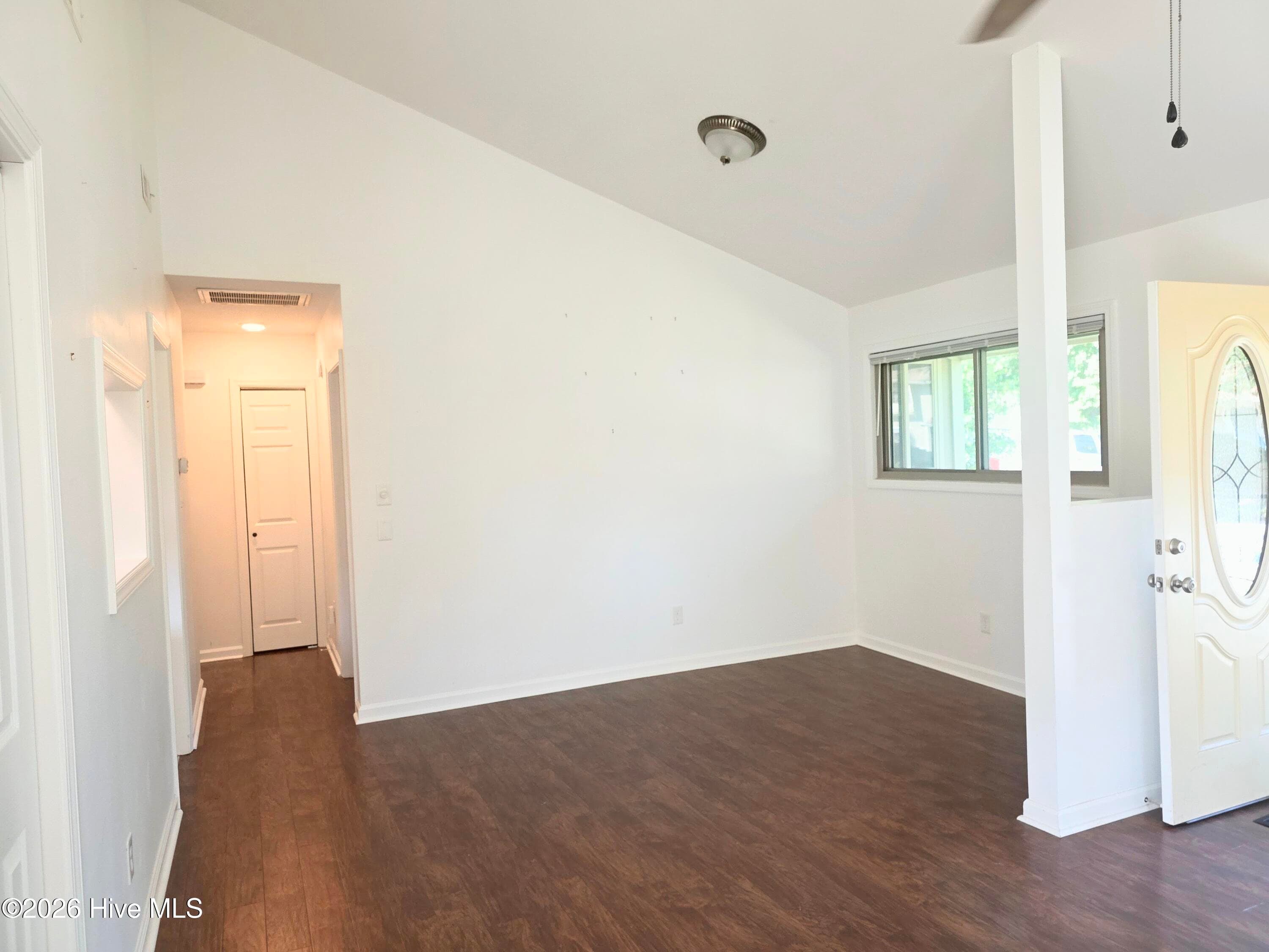 Townhouse at 114 Quarterdeck, New Bern, NC 28562, photo 8 of 33